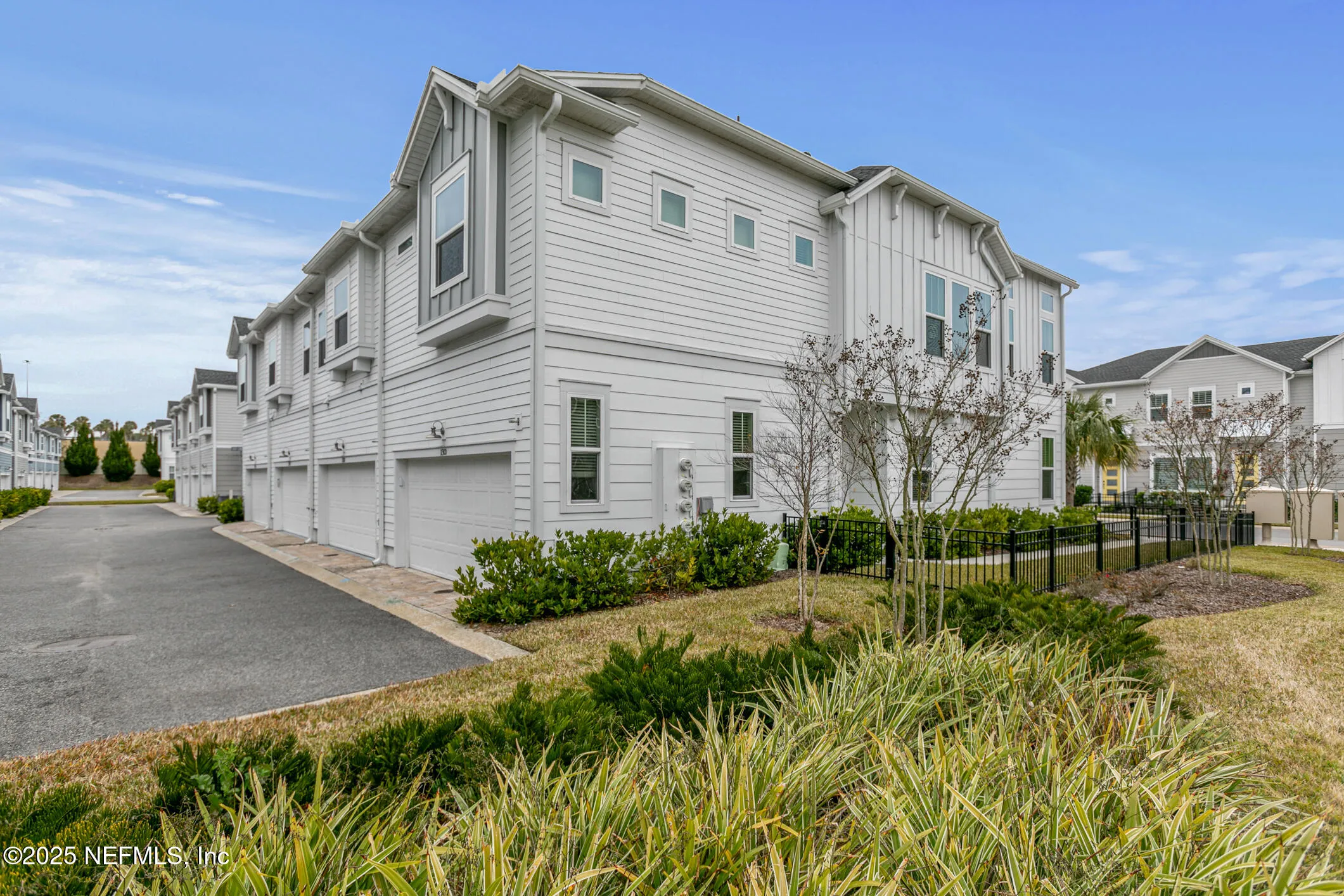 Jacksonville, Florida 32256, United States, 3 Bedrooms Bedrooms, ,3 BathroomsBathrooms,Residential,Pending,2211