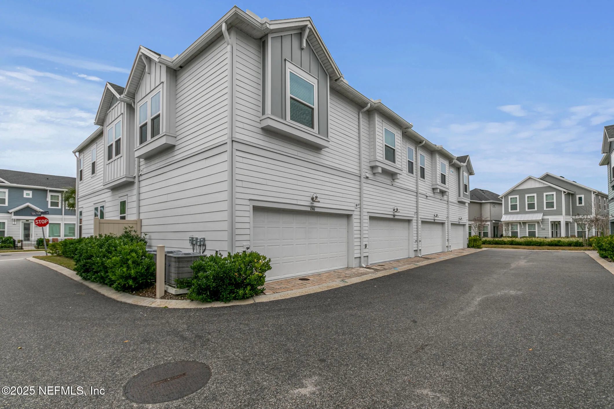 Jacksonville, Florida 32256, United States, 3 Bedrooms Bedrooms, ,3 BathroomsBathrooms,Residential,Pending,2211
