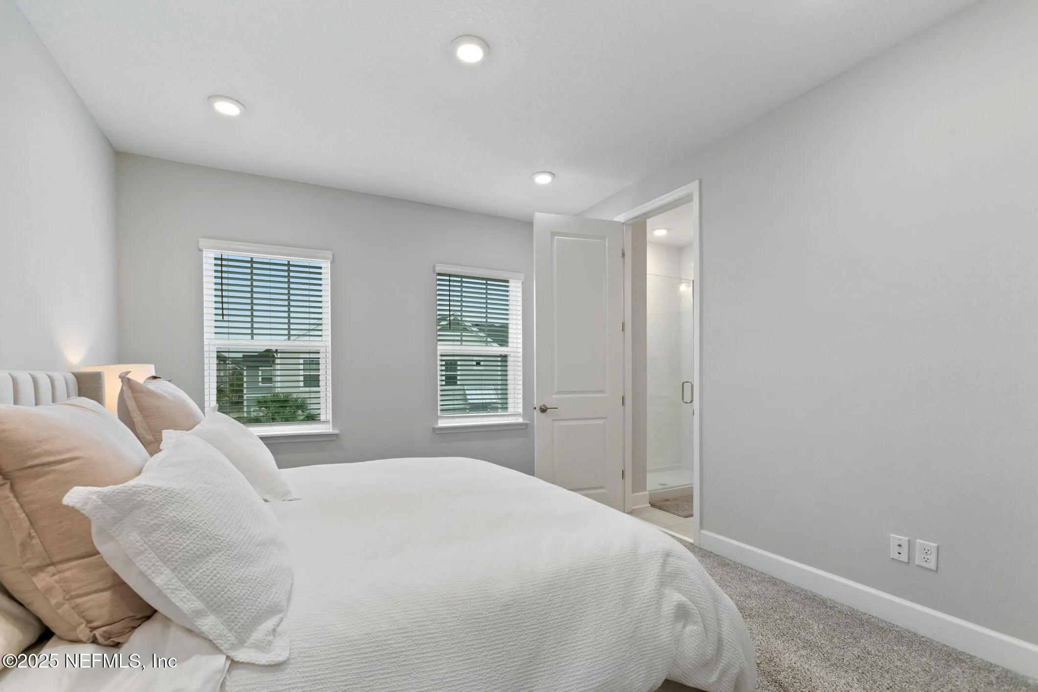 Jacksonville, Florida 32256, United States, 3 Bedrooms Bedrooms, ,3 BathroomsBathrooms,Residential,Pending,2211
