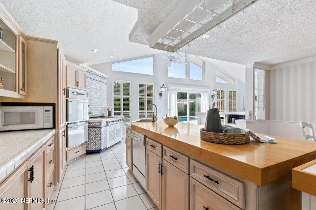 Jacksonville, Florida 32216, United States, 4 Bedrooms Bedrooms, ,3 BathroomsBathrooms,Residential,Pending,19801