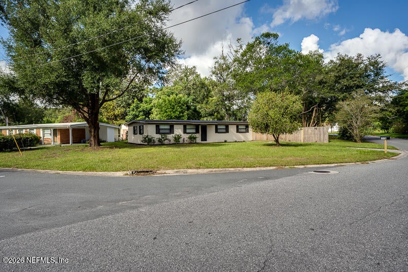 7578 RIDGEWAY Road N - Photo 2