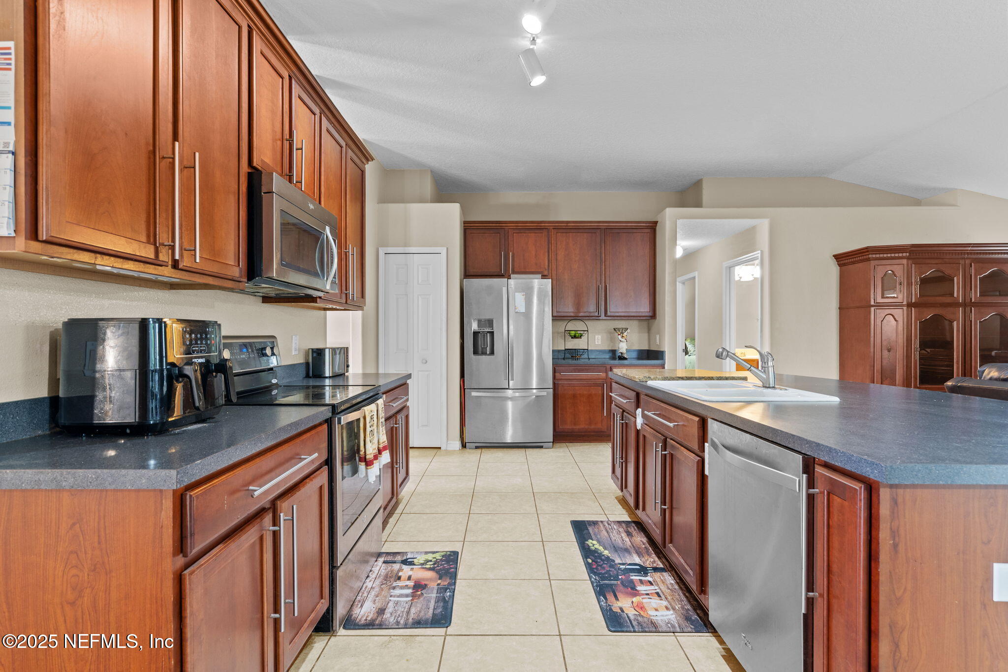 3342 VANCOUVER Avenue