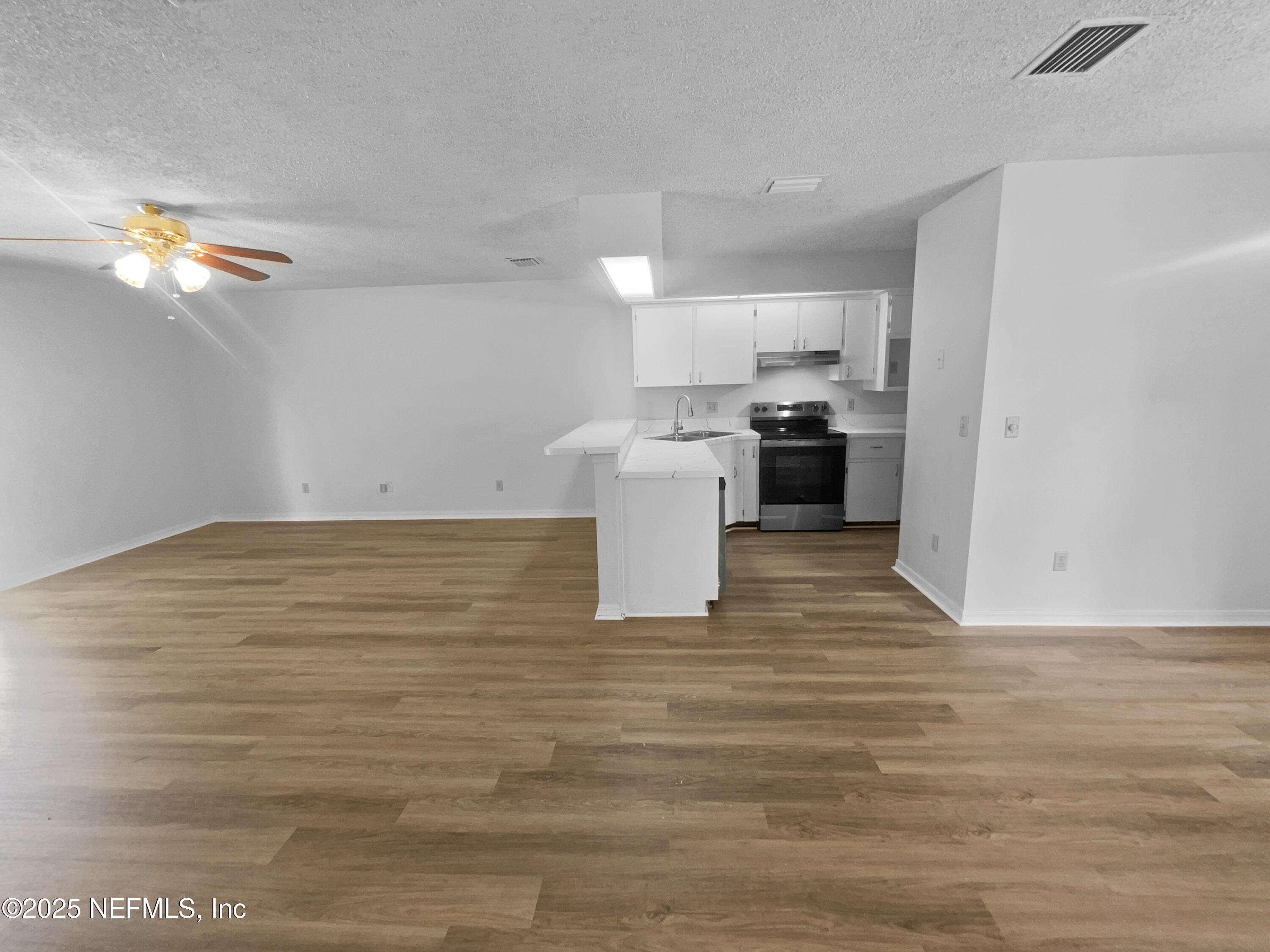 1127 ROMAINE Circle W