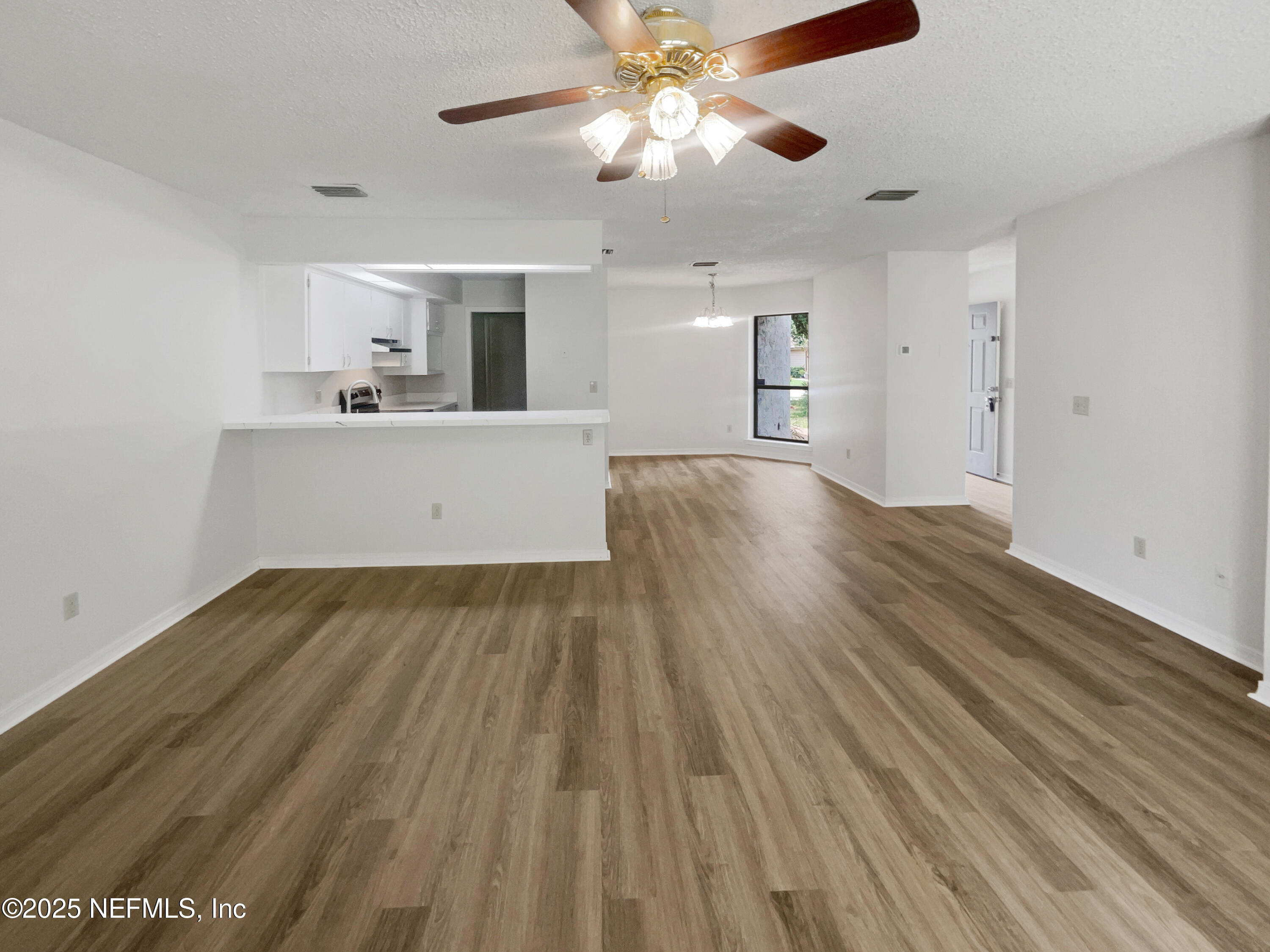 1127 ROMAINE Circle W