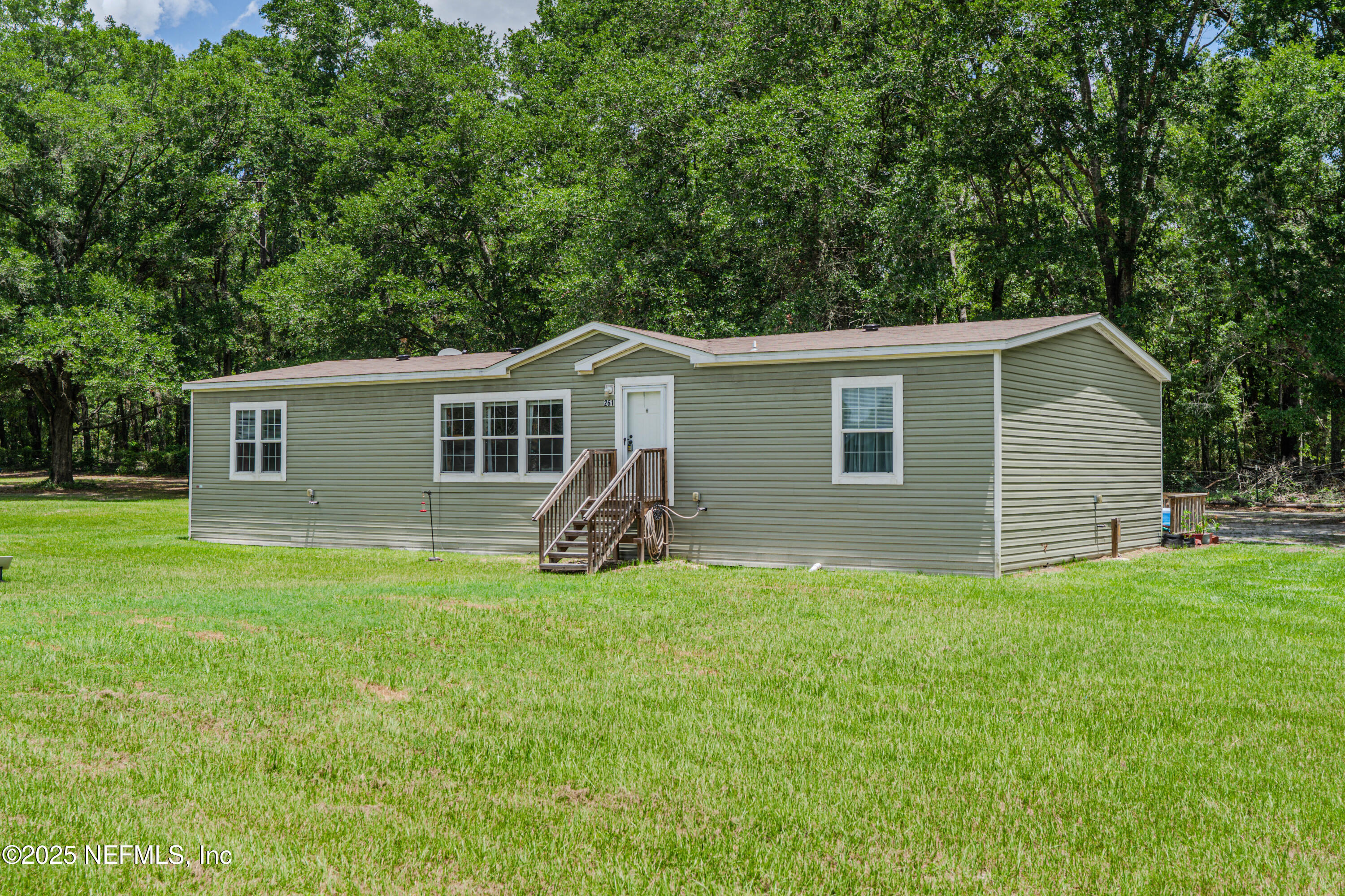 261 SW BEYOND Court