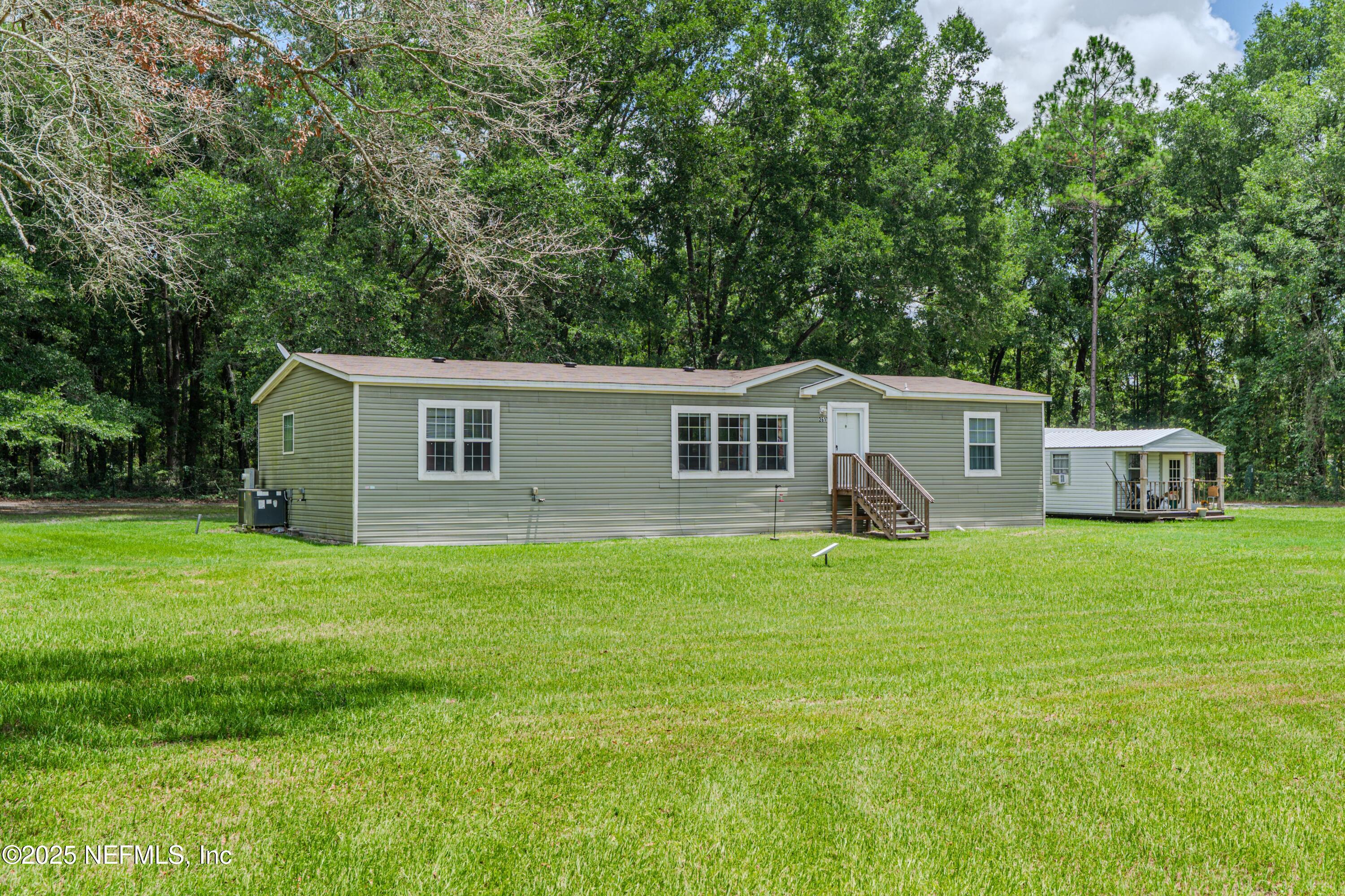 261 SW BEYOND Court