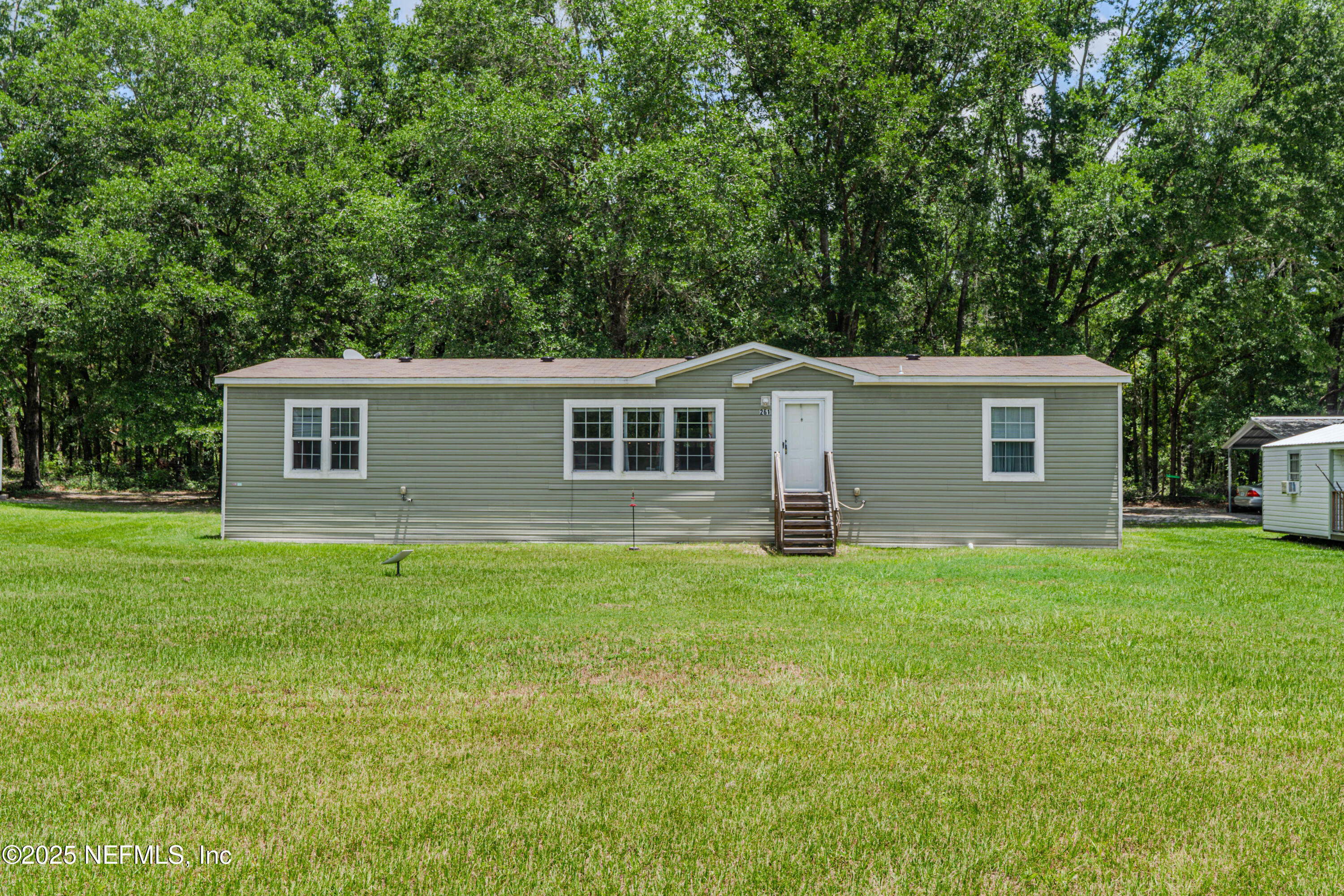 261 SW BEYOND Court