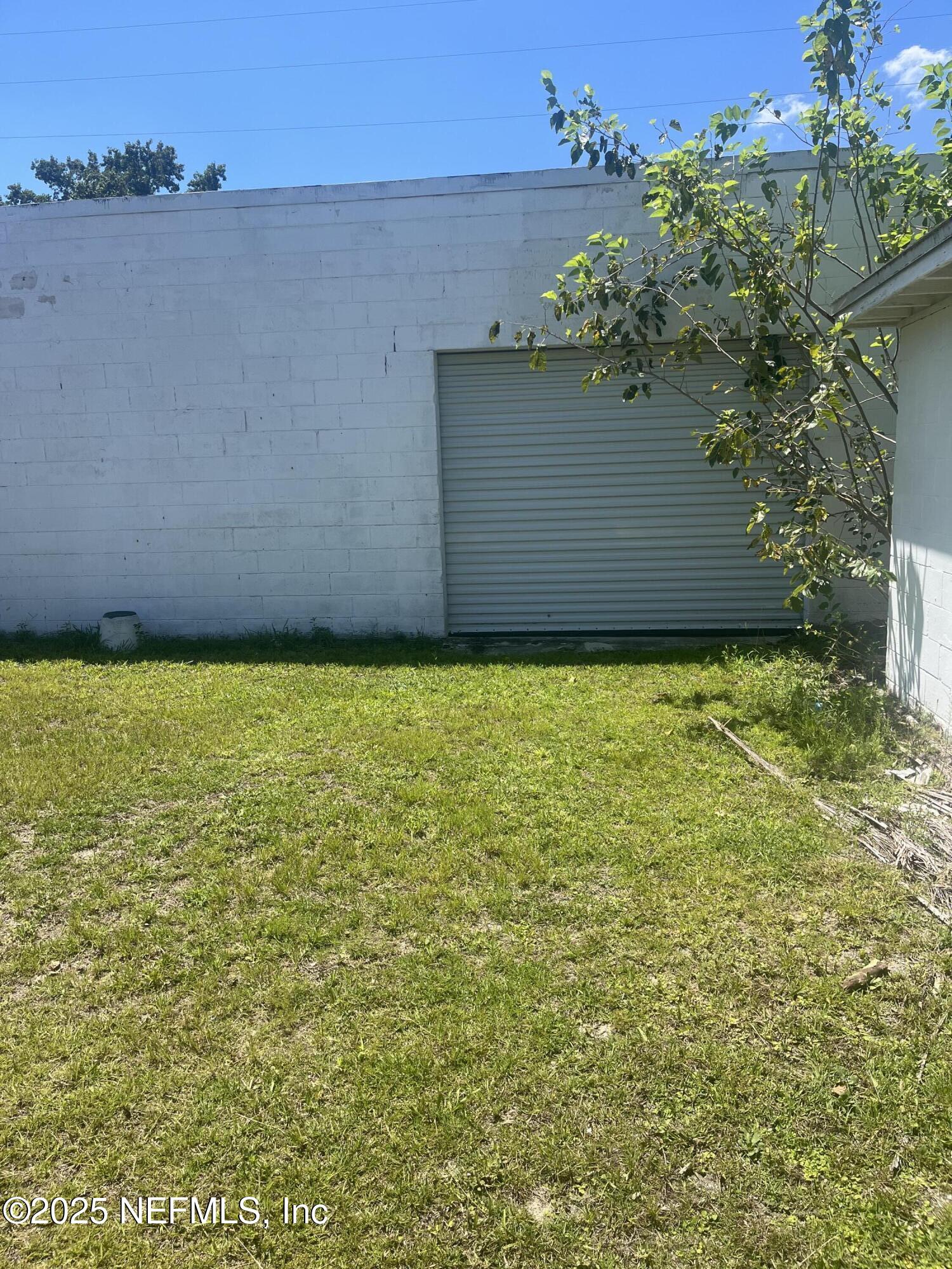 6439 RESTLAWN Drive