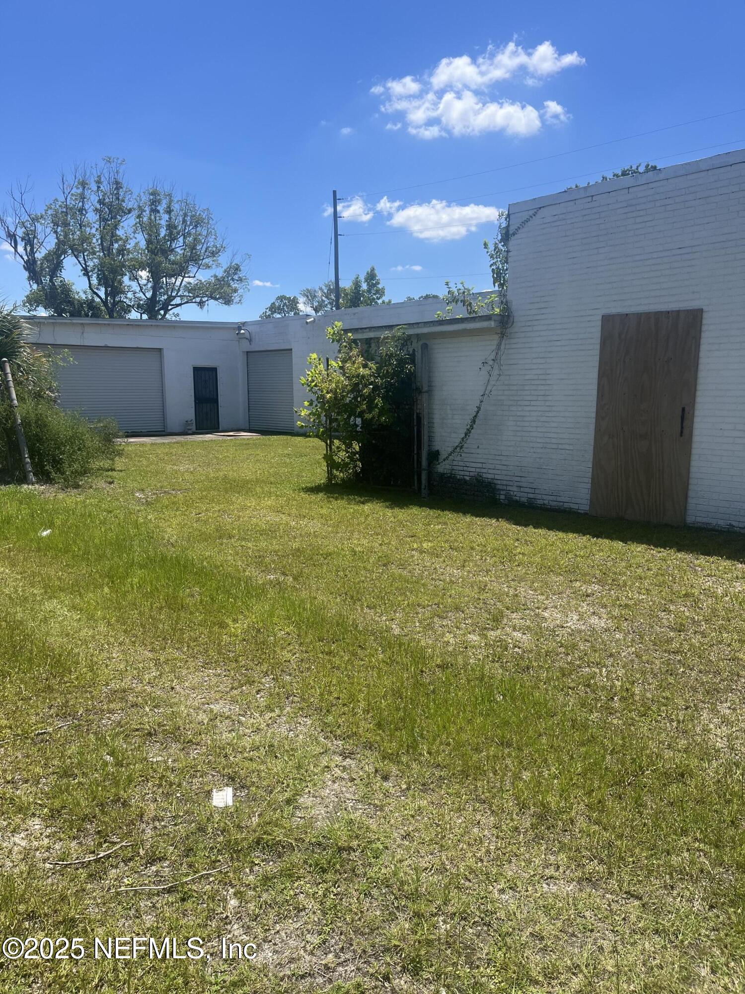 6439 RESTLAWN Drive