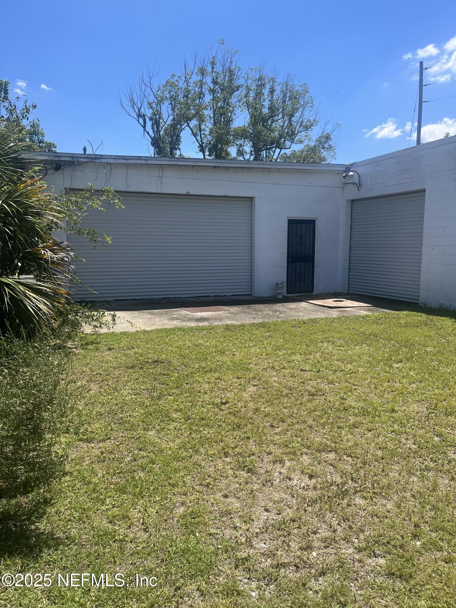 6439 RESTLAWN Drive