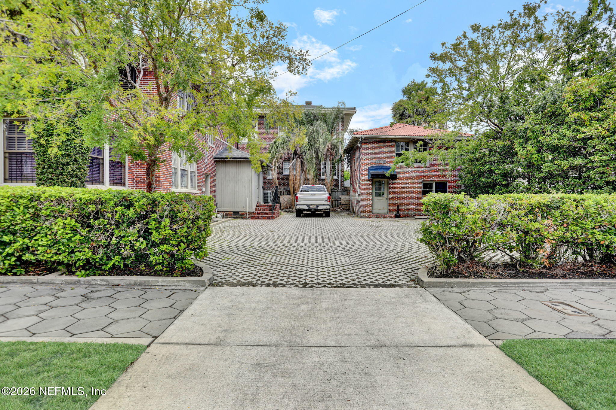 2258 RIVERSIDE Avenue