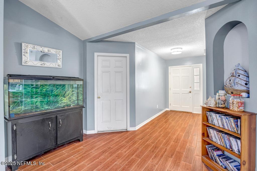 958 LONG LAKE Drive