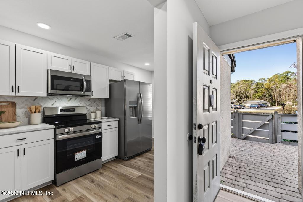 7701 BAYMEADOWS Circle W 1093