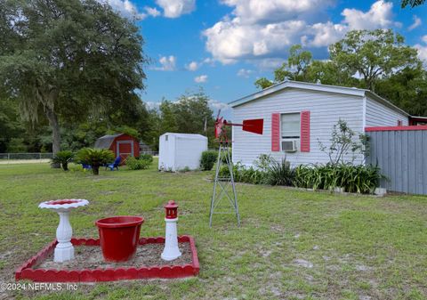 A home in Interlachen