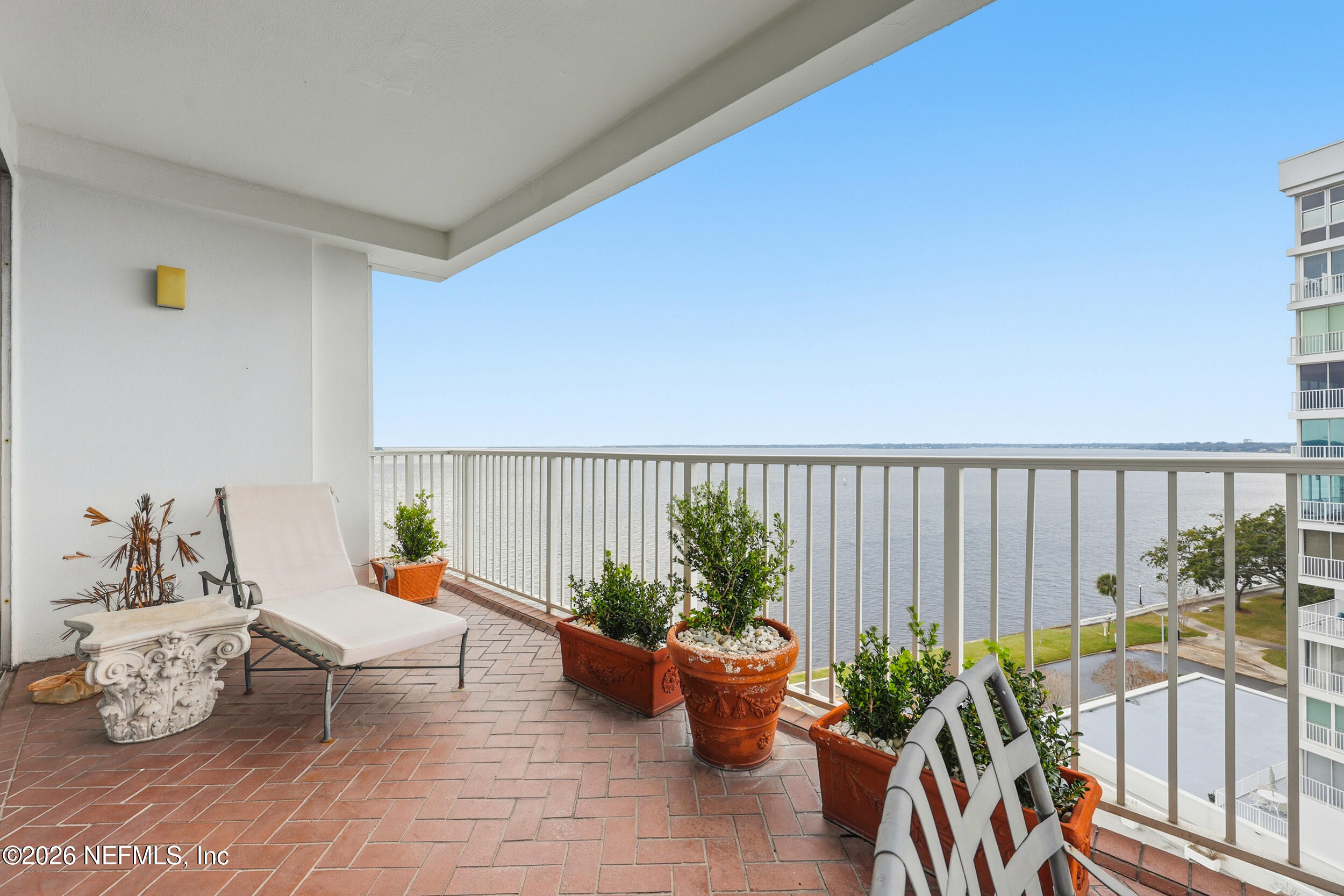 1560 LANCASTER Terrace 908