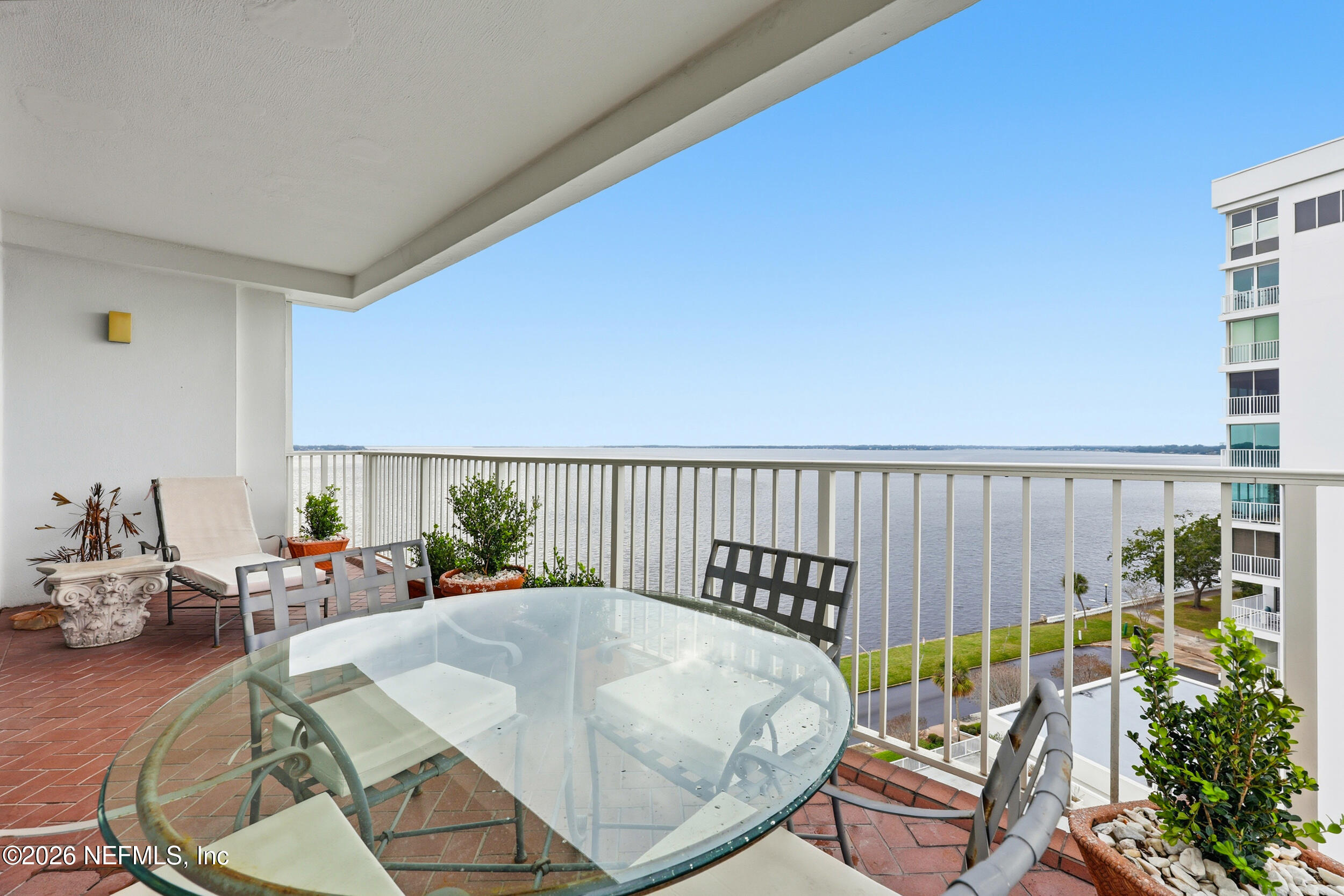 1560 LANCASTER Terrace 908