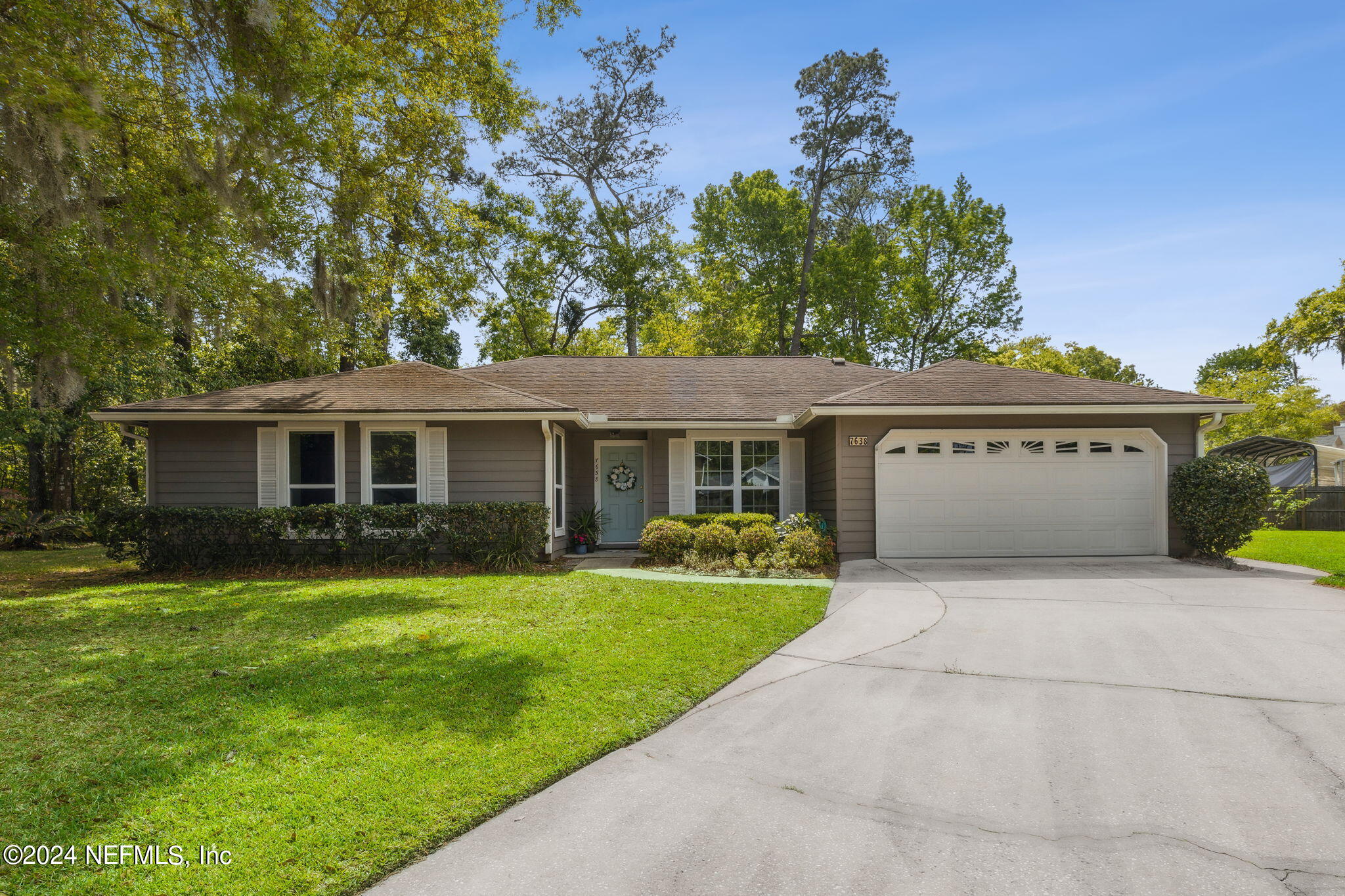 Jacksonville, FL home for sale located at 7638 HILSDALE HARBOR Court, Jacksonville, FL 32216