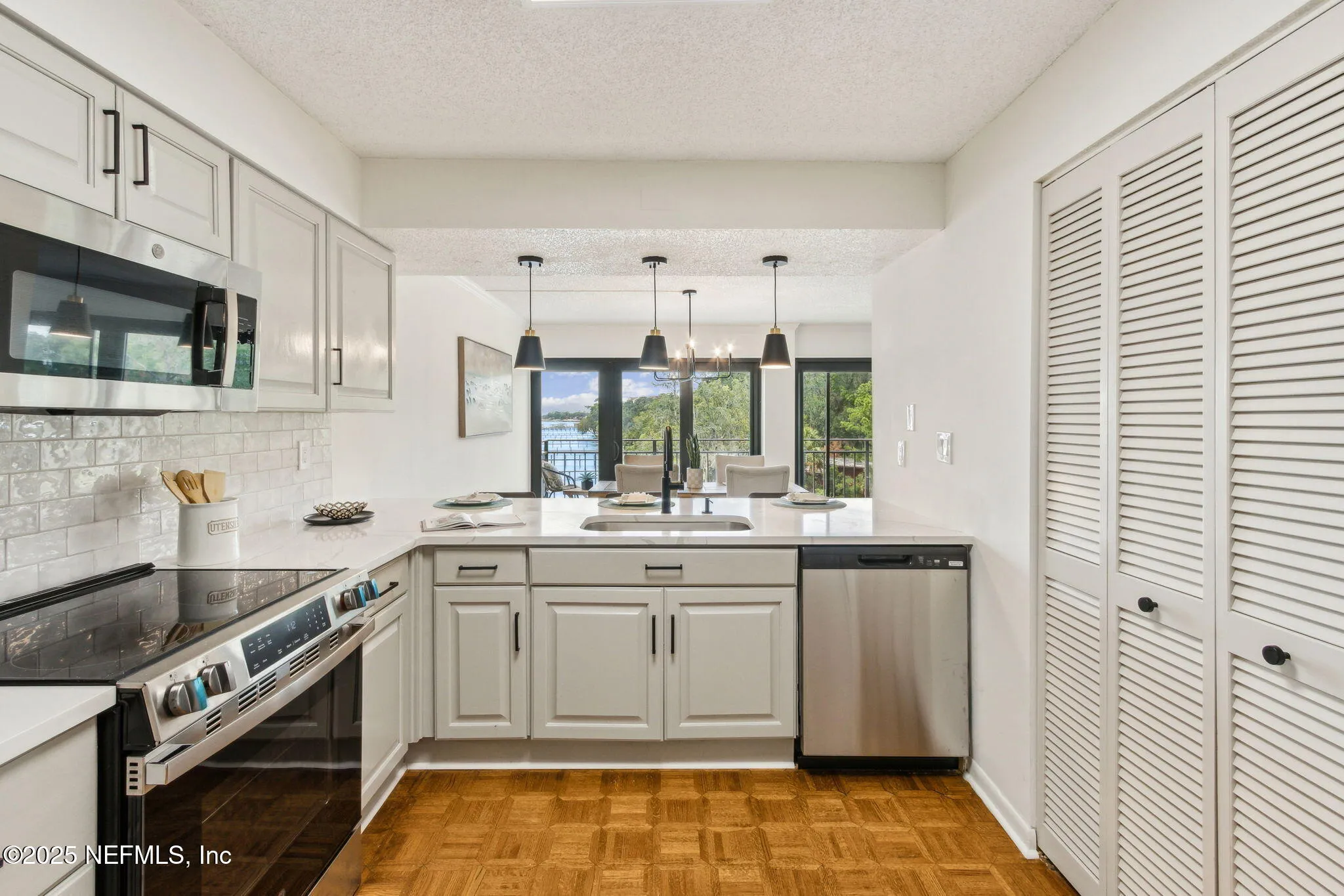 Jacksonville, Florida 32217, United States, 3 Bedrooms Bedrooms, ,2 BathroomsBathrooms,Residential,Pending,190678