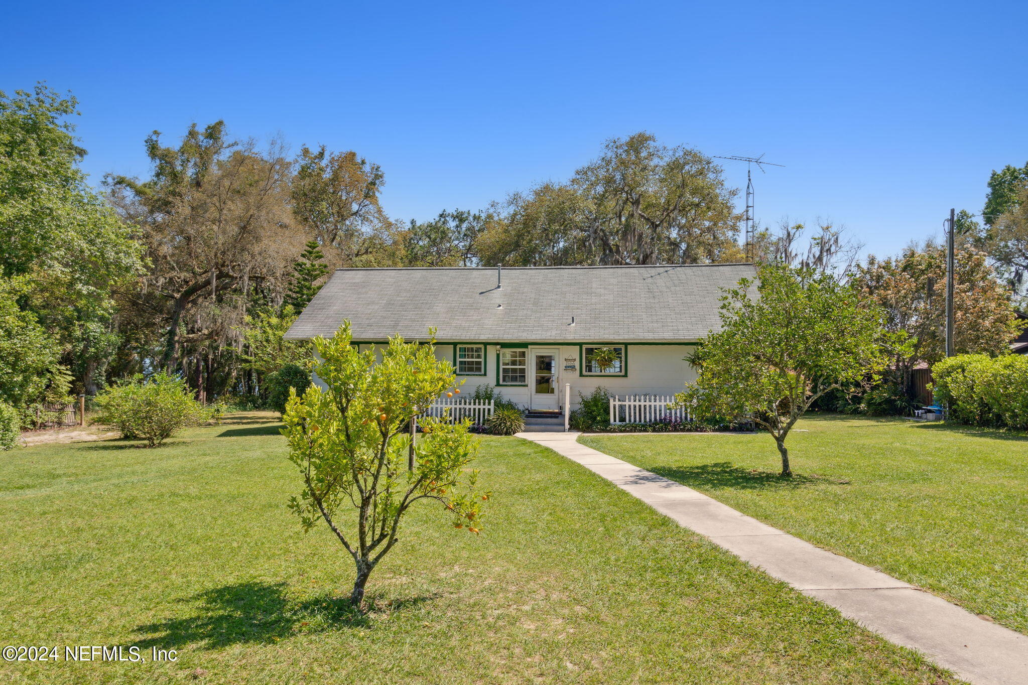 Melrose, FL home for sale located at 710 County Road 219, Melrose, FL 32666