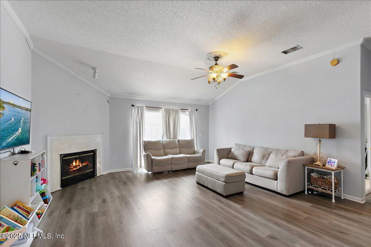 2450 BENTWATER Drive W