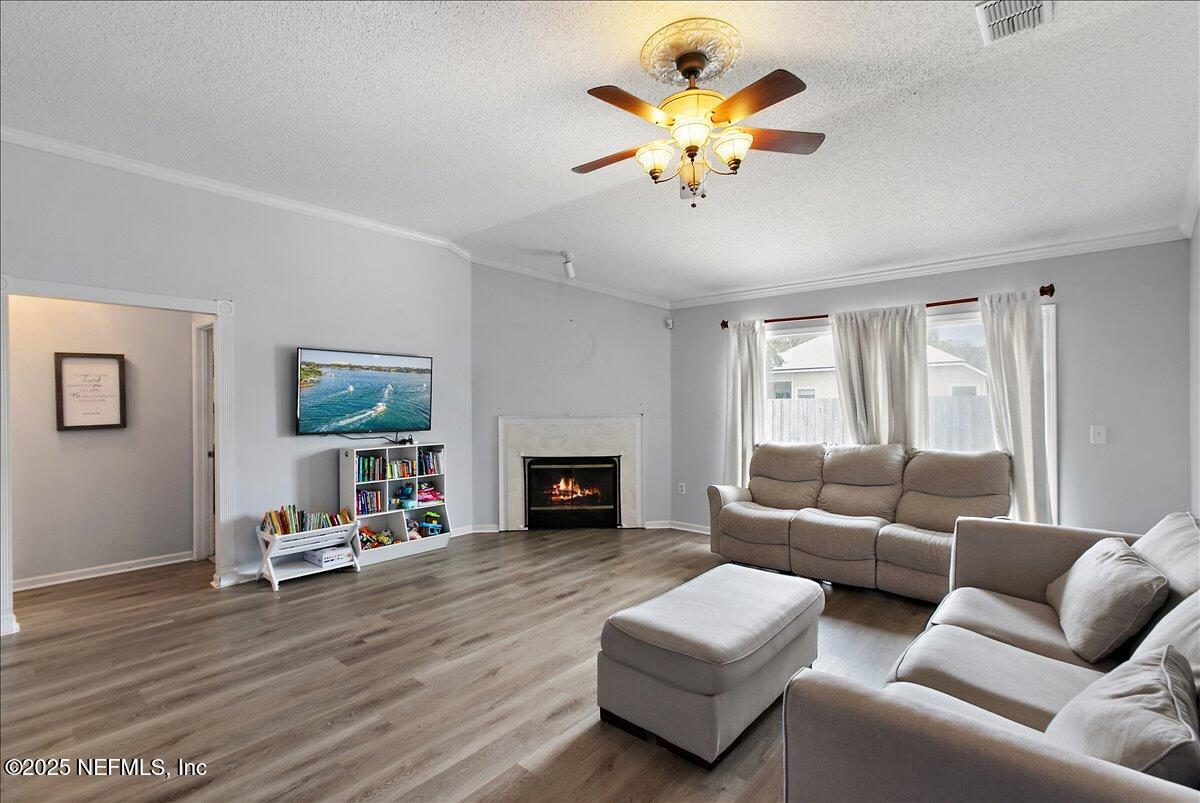 2450 BENTWATER Drive W