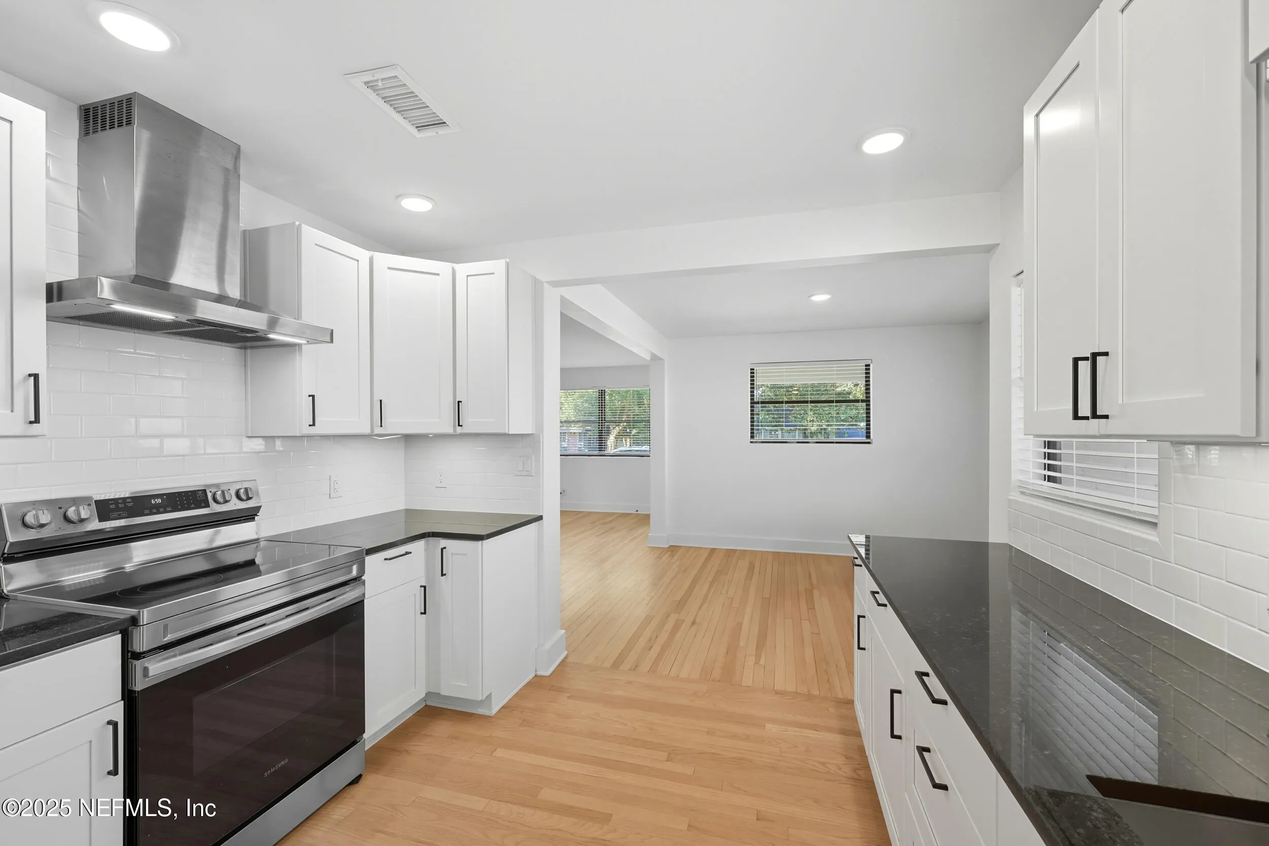 Jacksonville, Florida 32207, United States, 3 Bedrooms Bedrooms, ,1 BathroomBathrooms,Residential,Active,221930