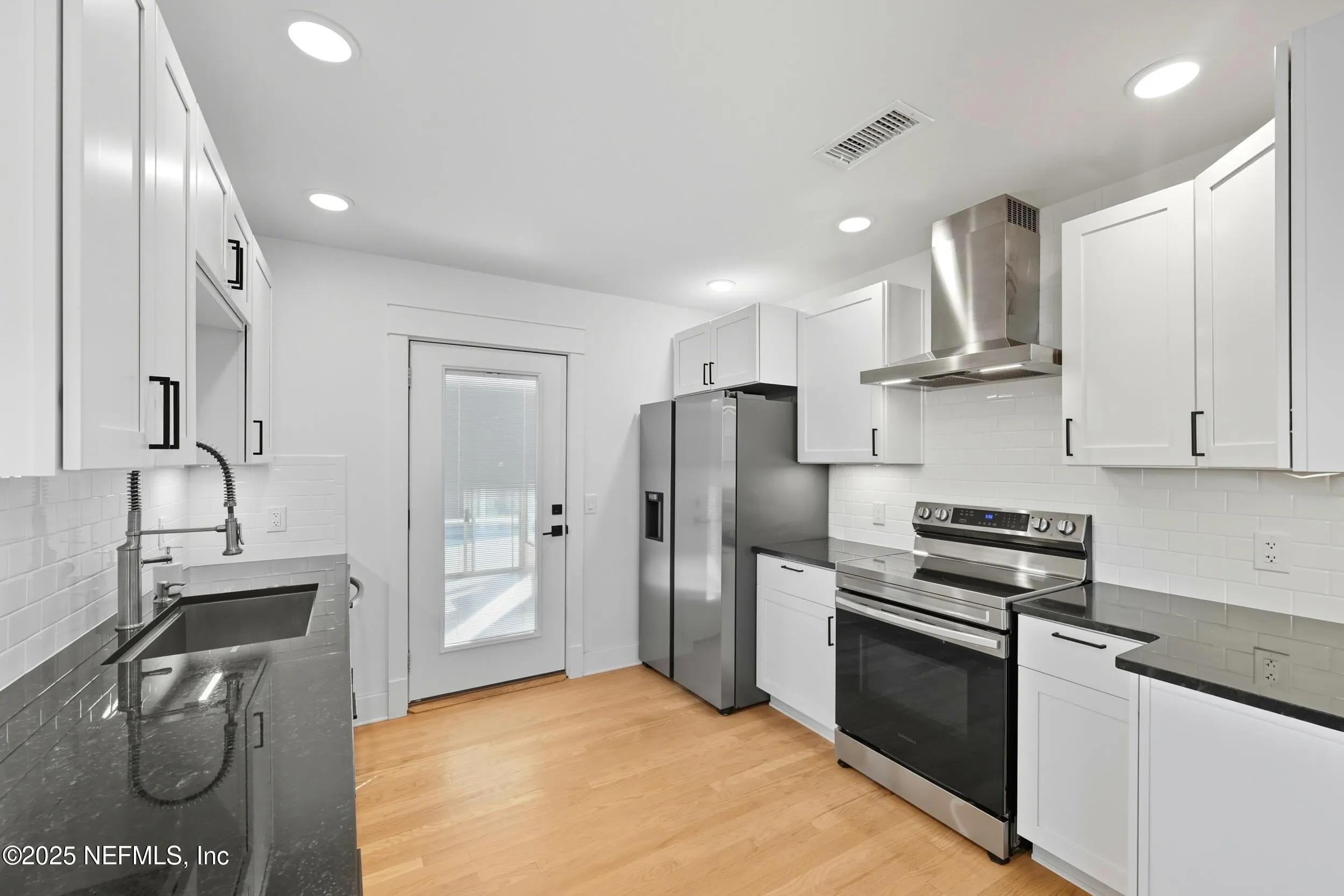 Jacksonville, Florida 32207, United States, 3 Bedrooms Bedrooms, ,1 BathroomBathrooms,Residential,Active,221930