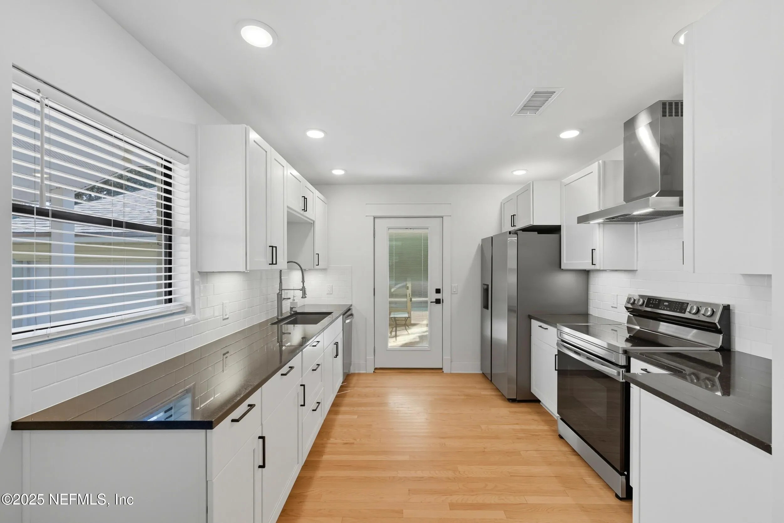 Jacksonville, Florida 32207, United States, 3 Bedrooms Bedrooms, ,1 BathroomBathrooms,Residential,Active,221930