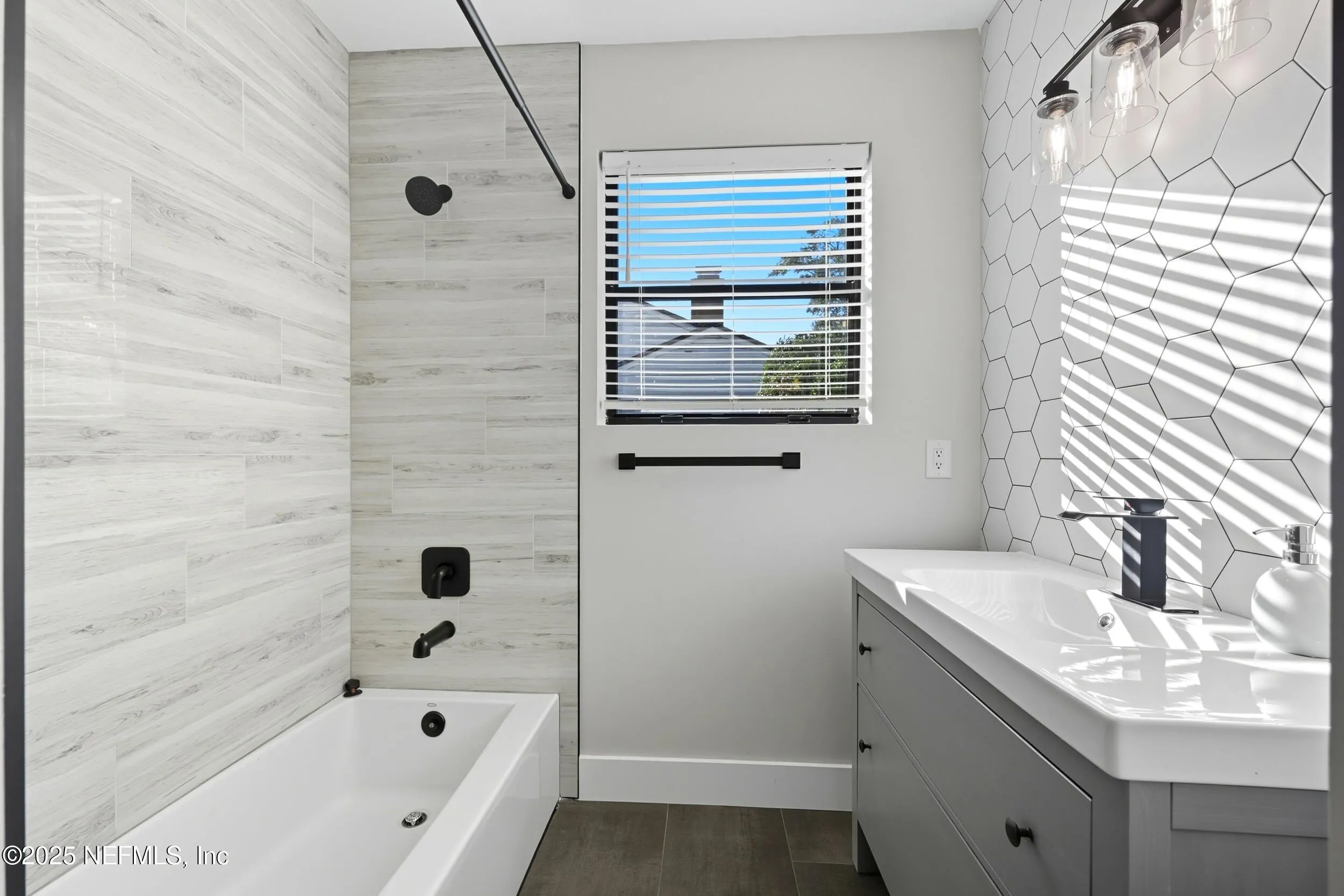 Jacksonville, Florida 32207, United States, 3 Bedrooms Bedrooms, ,1 BathroomBathrooms,Residential,Active,221930