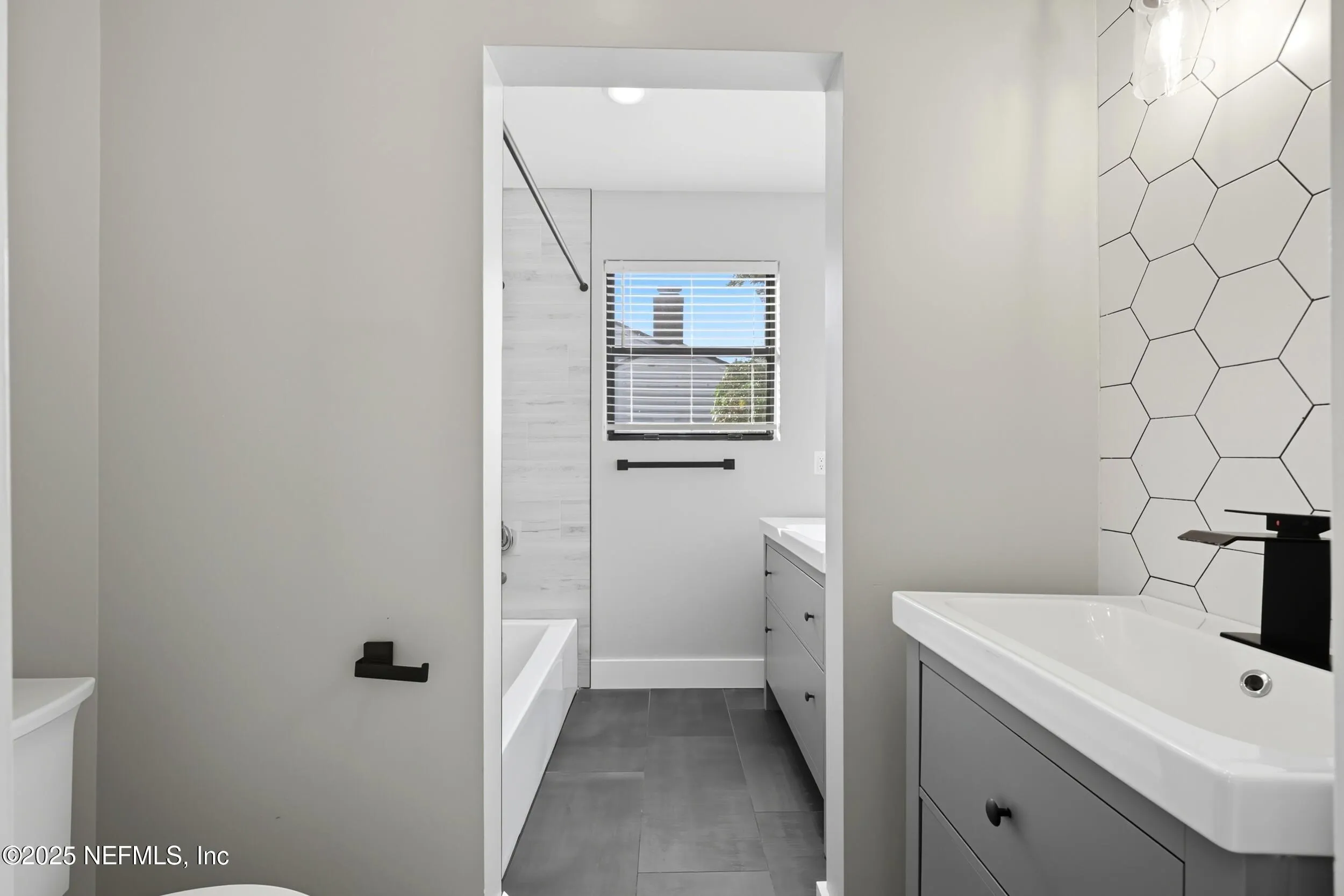 Jacksonville, Florida 32207, United States, 3 Bedrooms Bedrooms, ,1 BathroomBathrooms,Residential,Active,221930