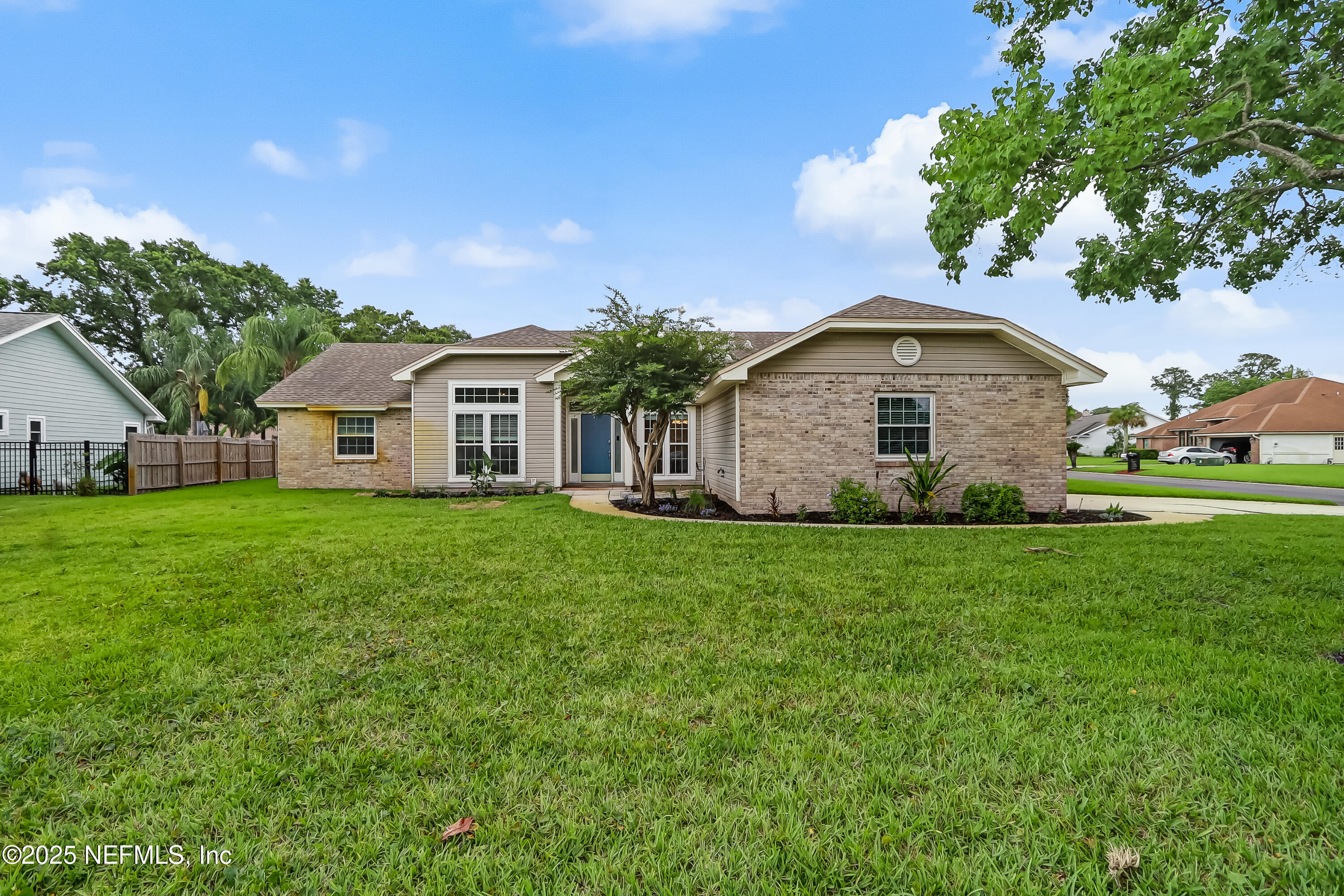 1803 OAKBREEZE Court