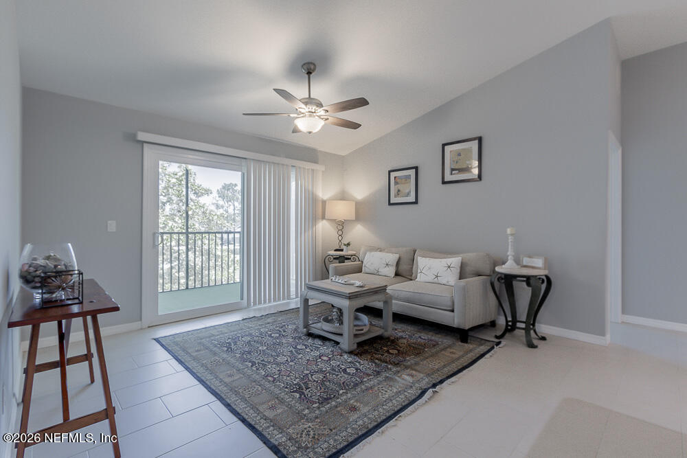 100 BOARDWALK Drive 836
