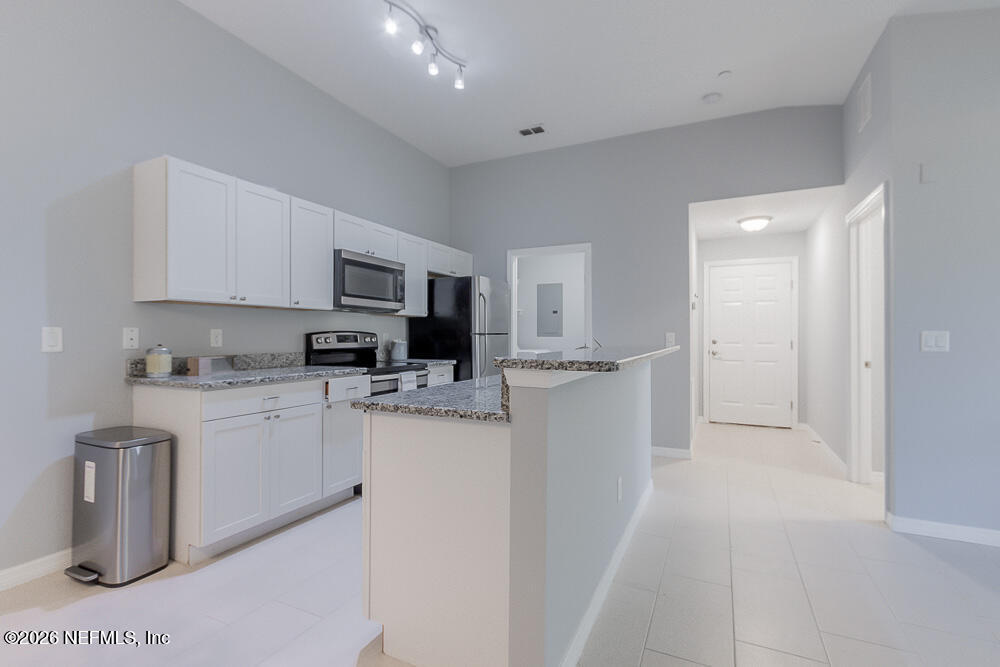 100 BOARDWALK Drive 836