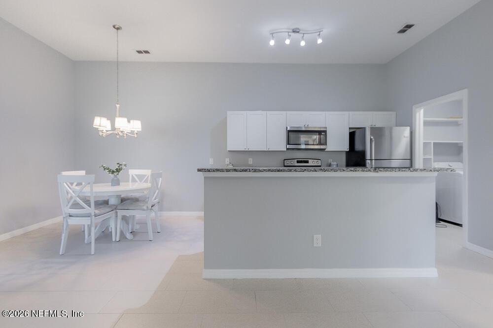 100 BOARDWALK Drive 836