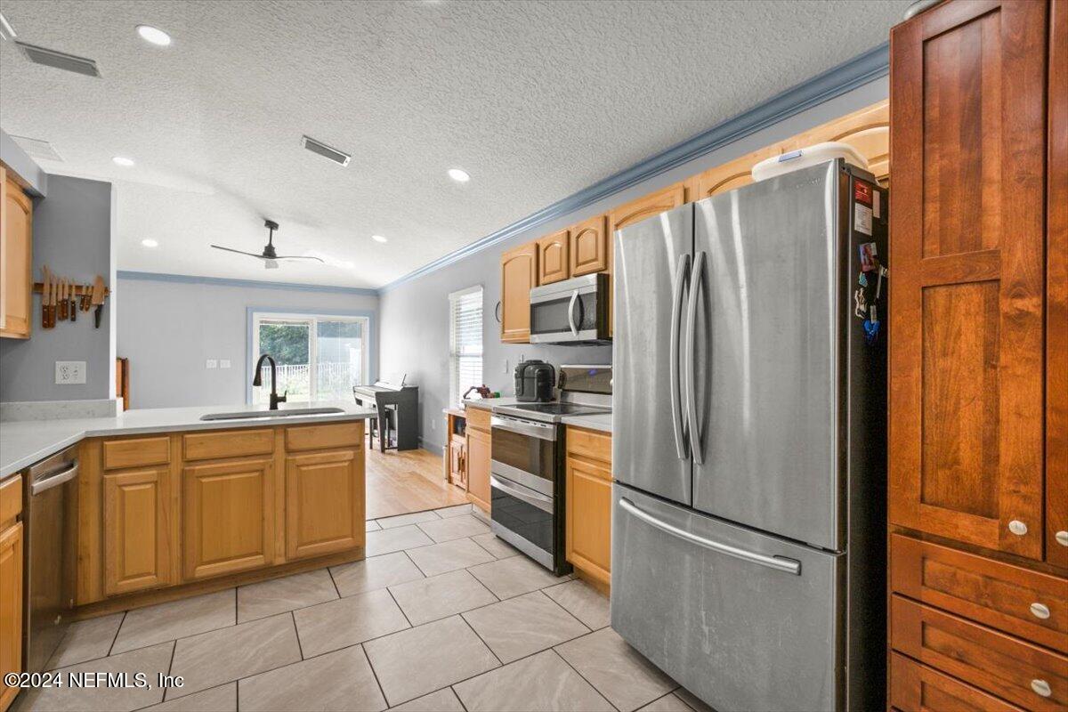 389 W TROPICAL Trace
