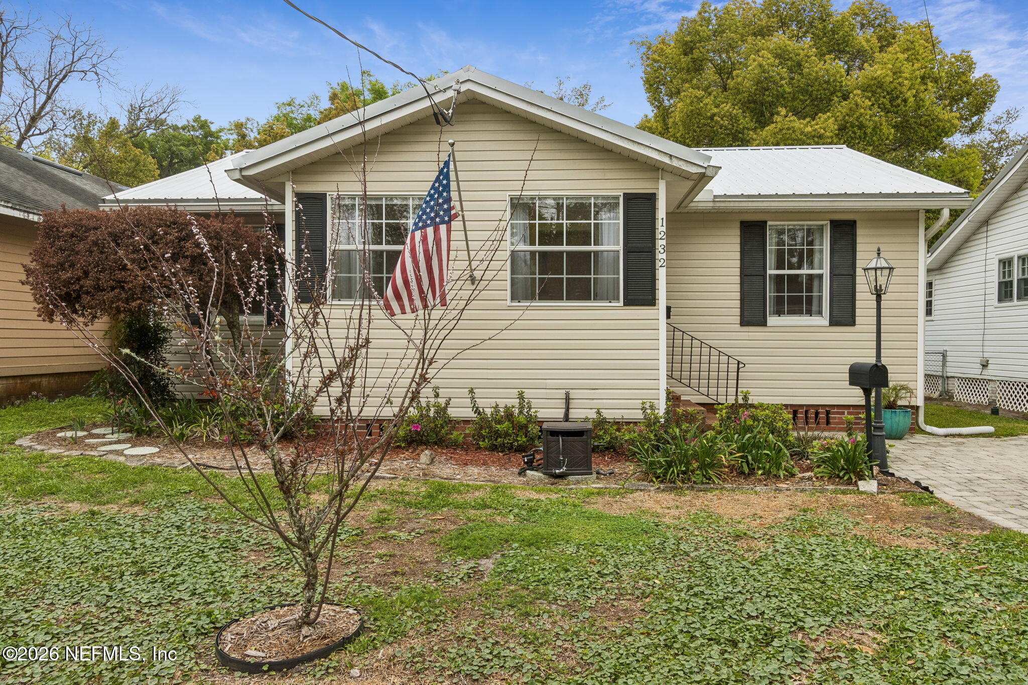 1232 RENSSELAER Avenue