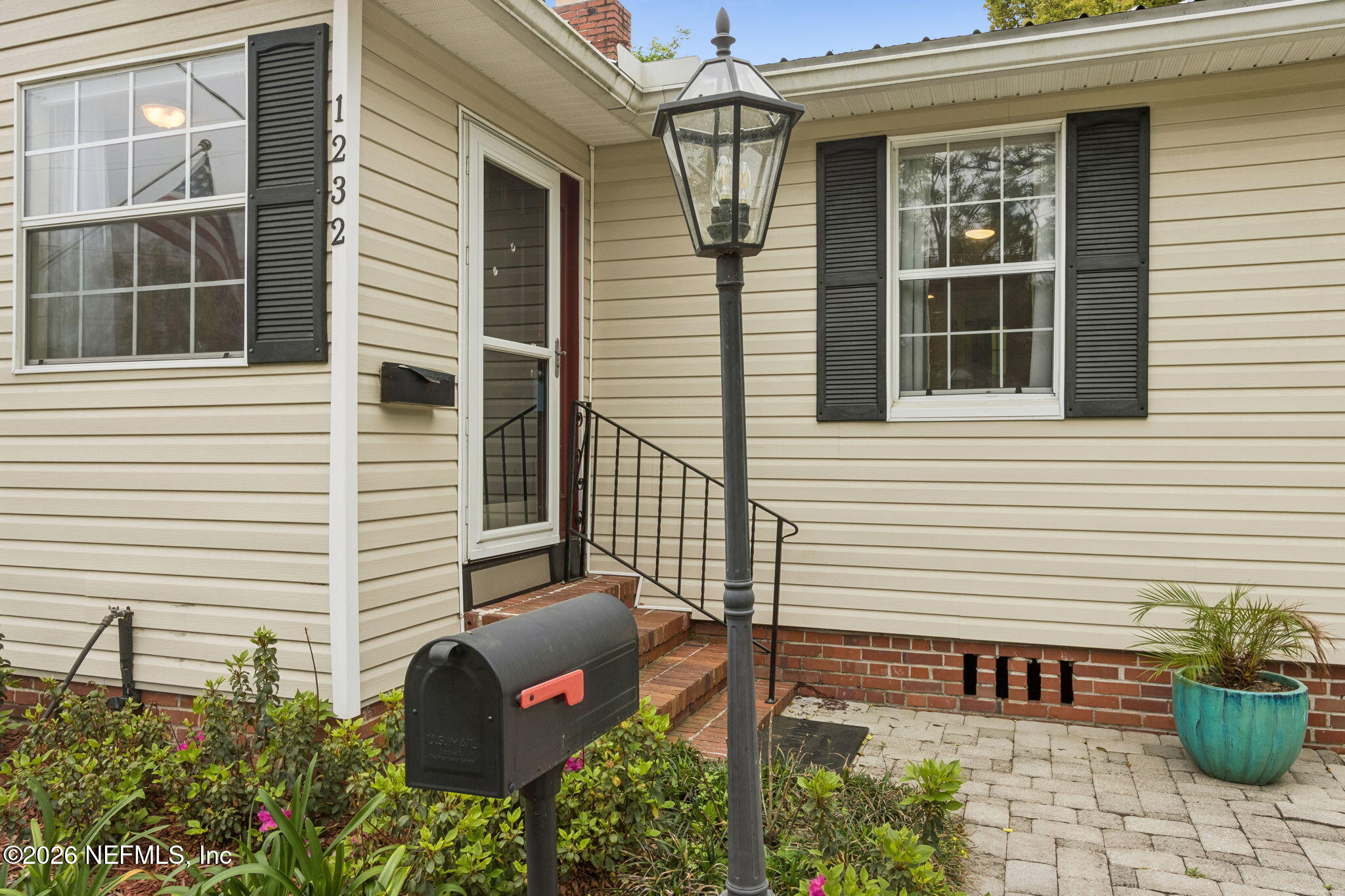 1232 RENSSELAER Avenue