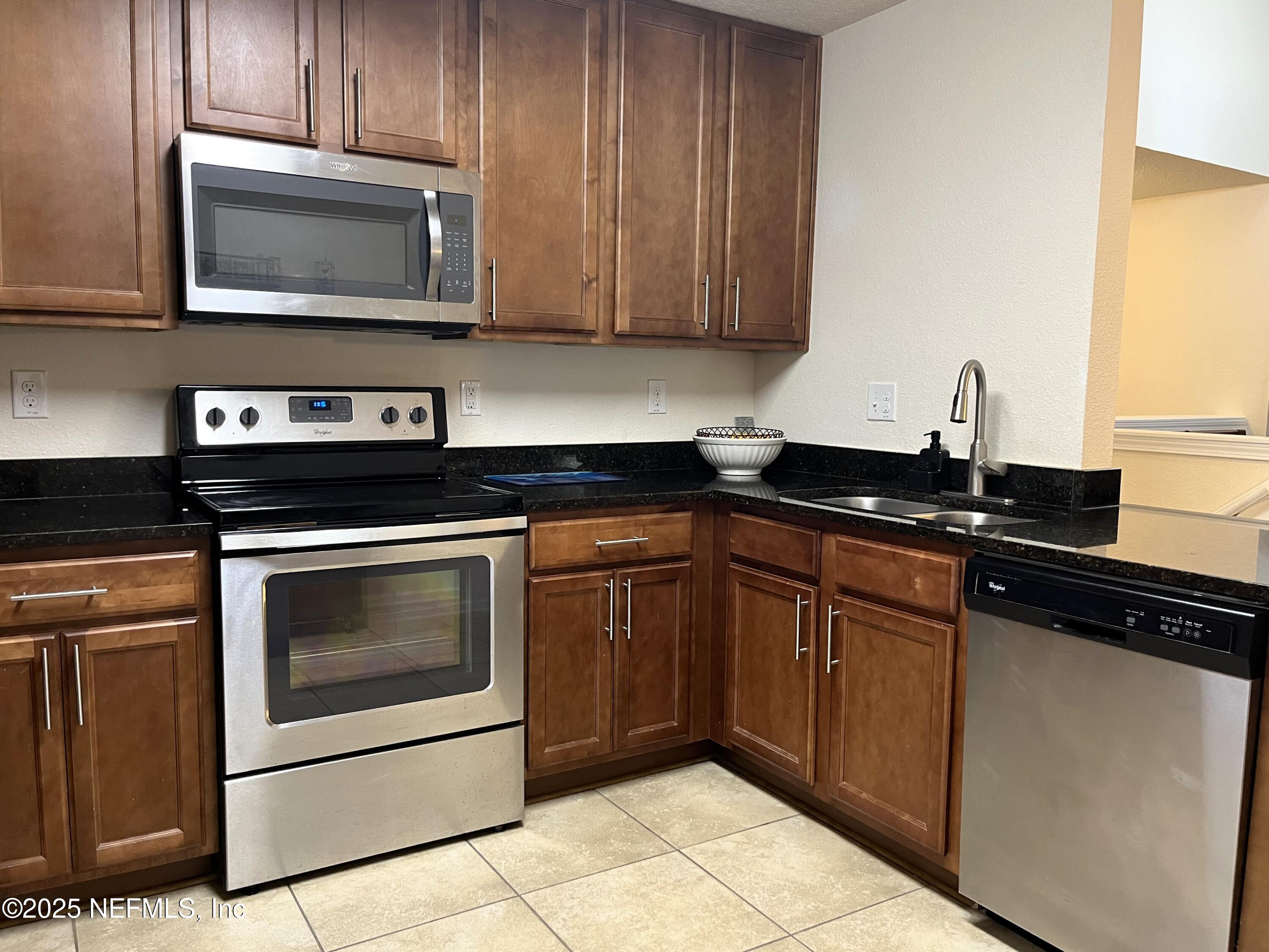 2103 GOLDEN LAKE Loop 2103