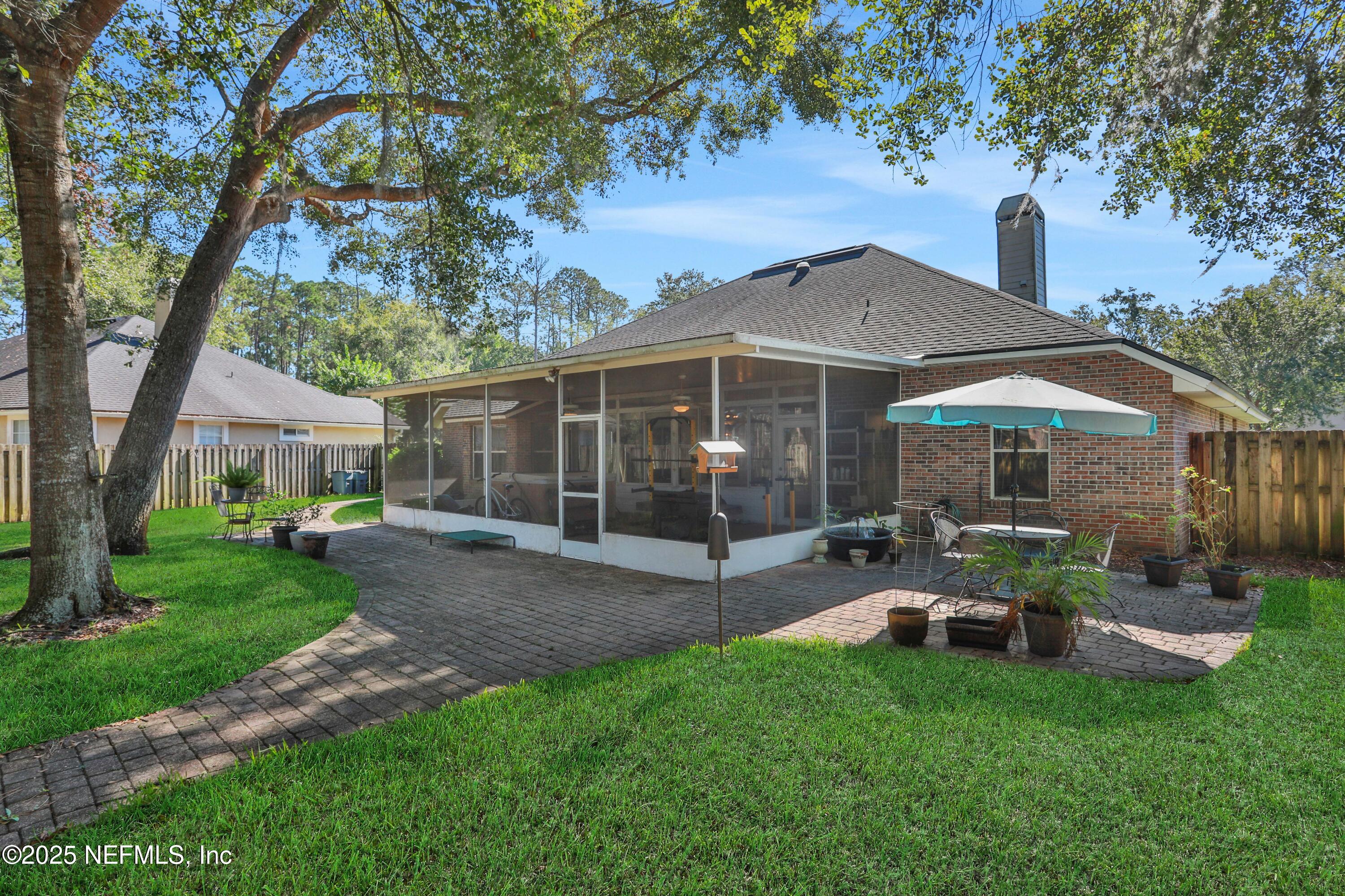 1685 PINECREST Drive