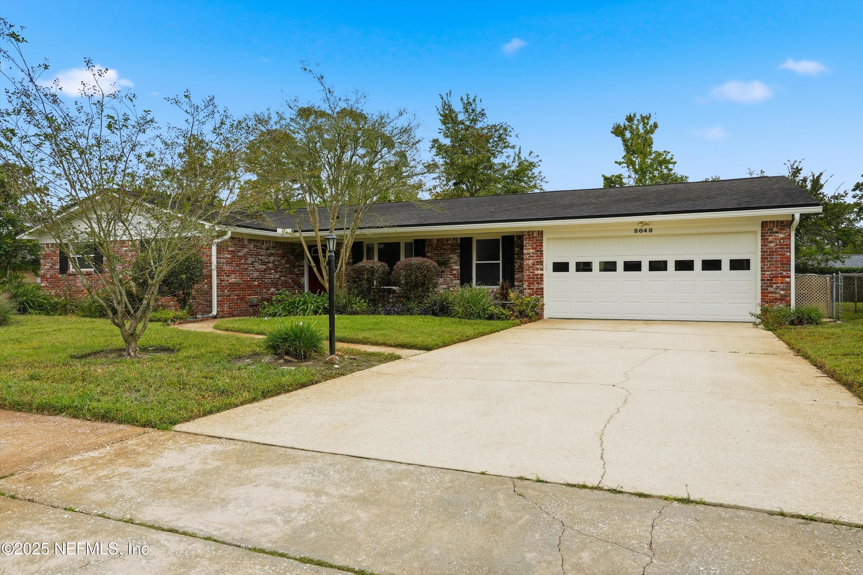 8648 LINCOLNSHIRE Road W