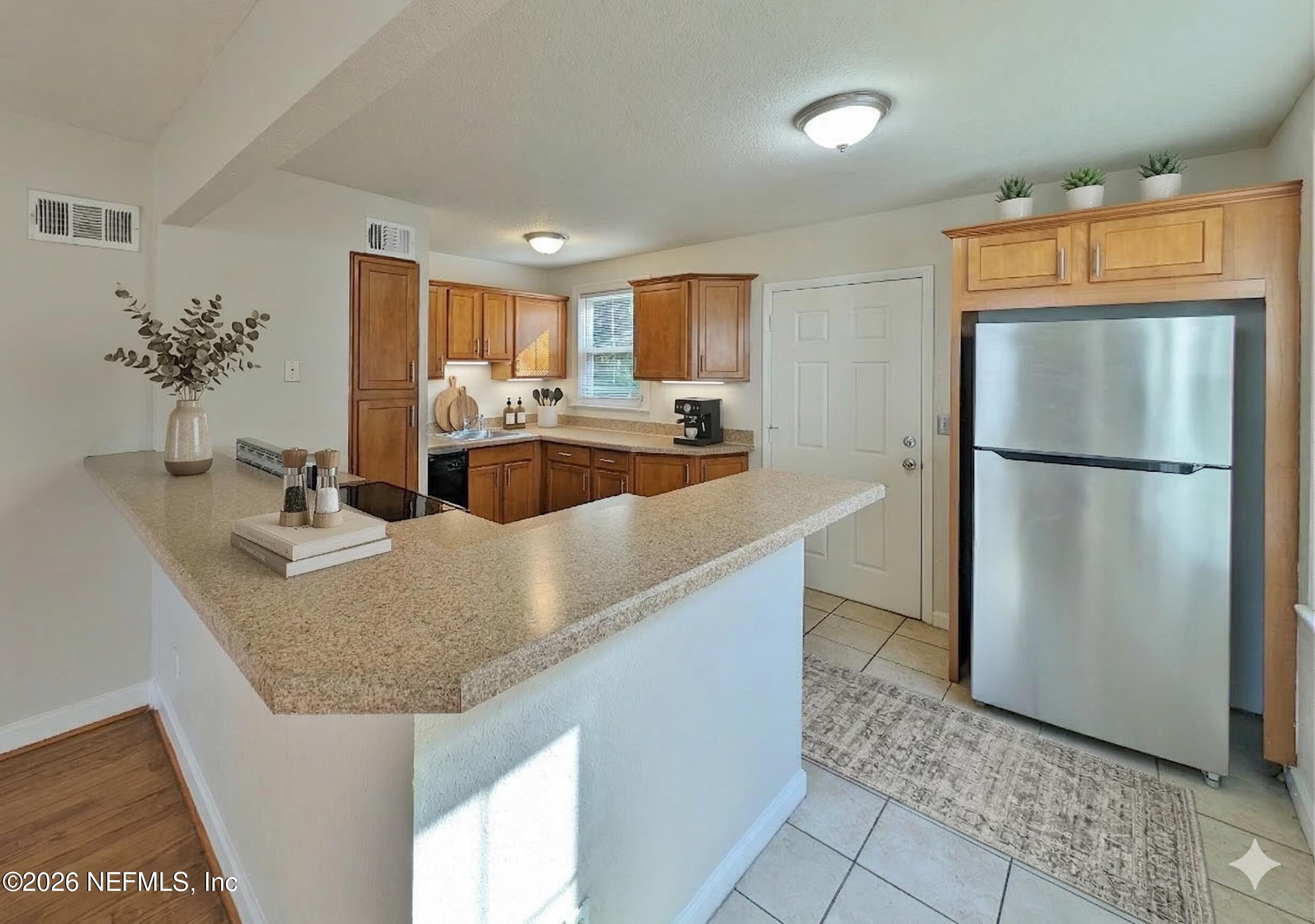 1377 INGLESIDE Avenue