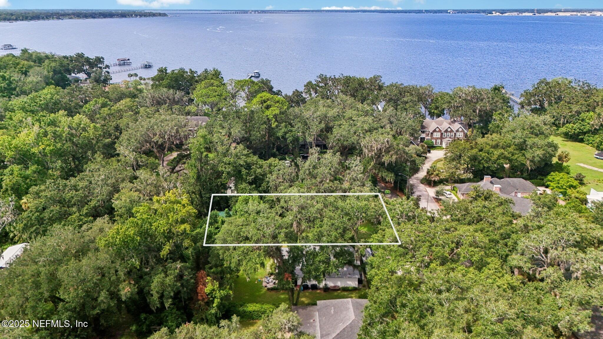 2222 SEDGWICK Place