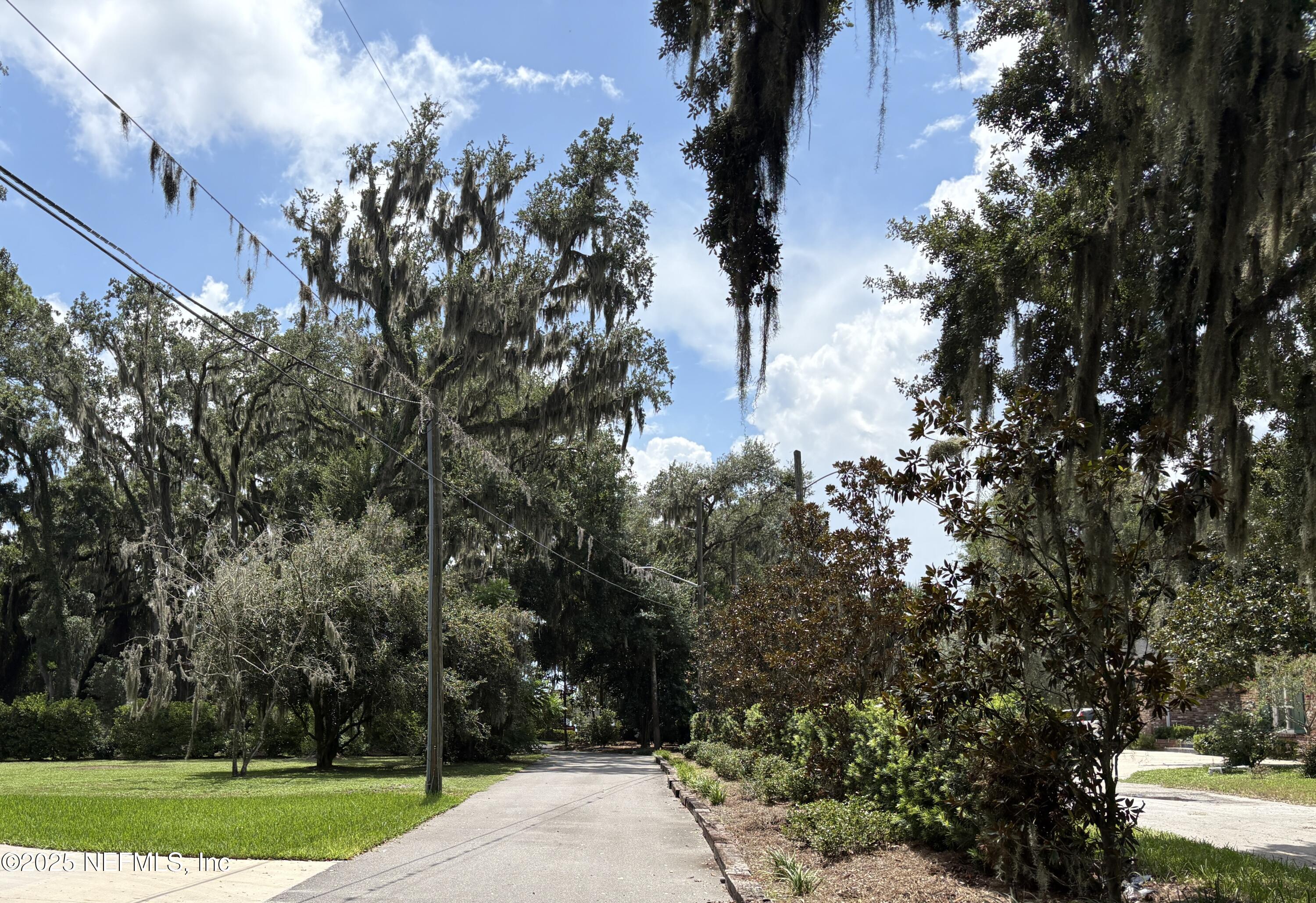 2222 SEDGWICK Place