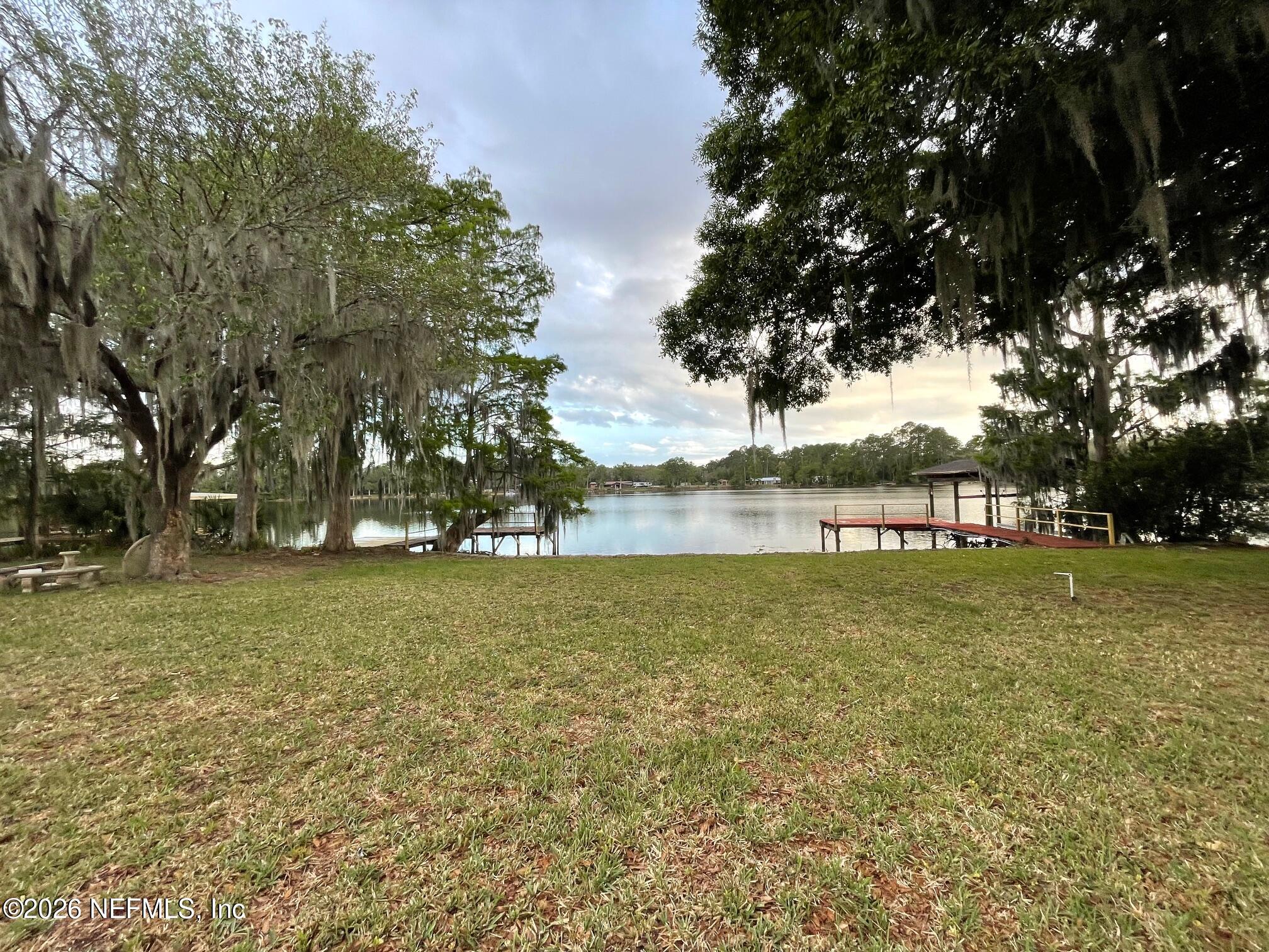 125 TWIN LAKE GROVE Drive