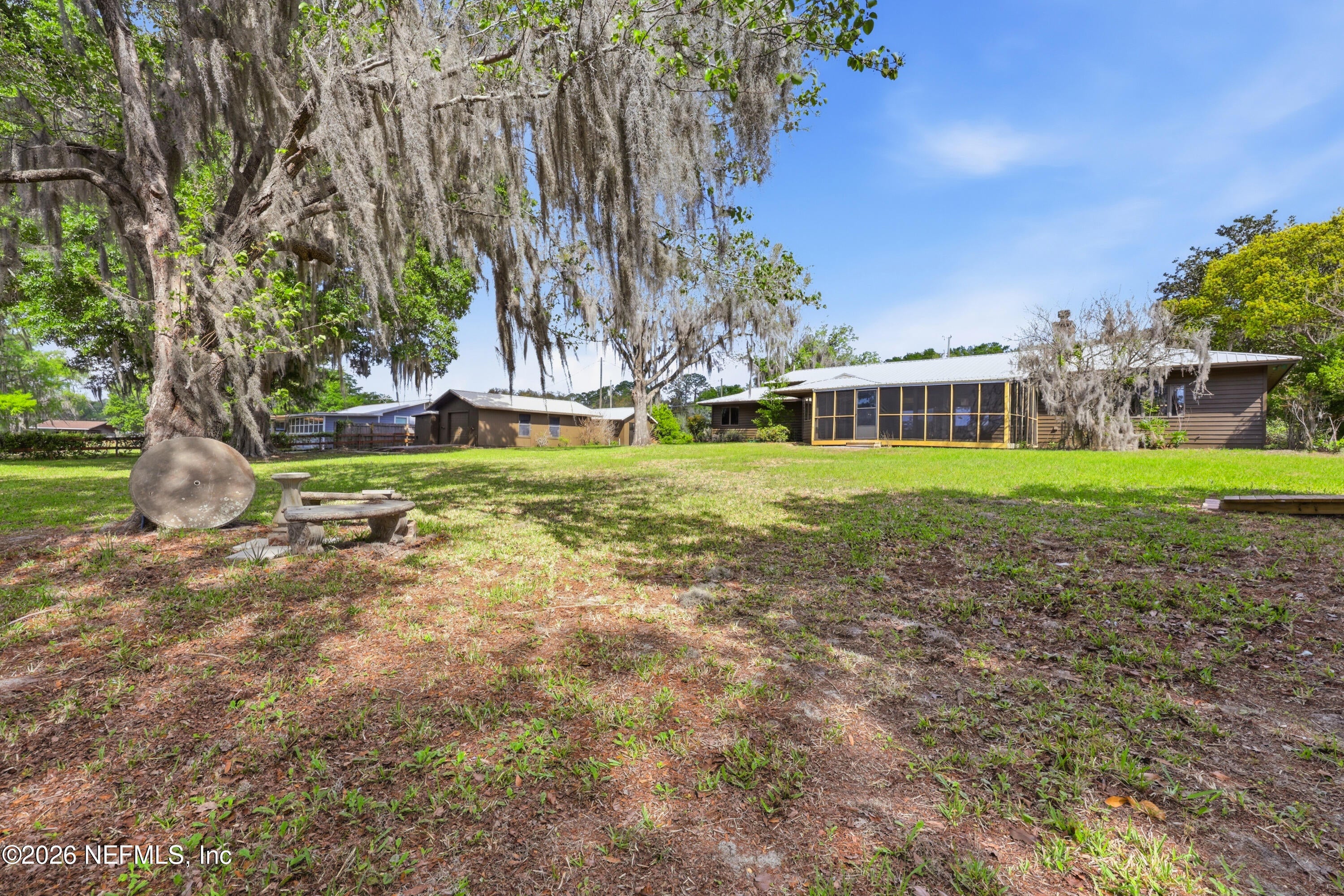 125 TWIN LAKE GROVE Drive