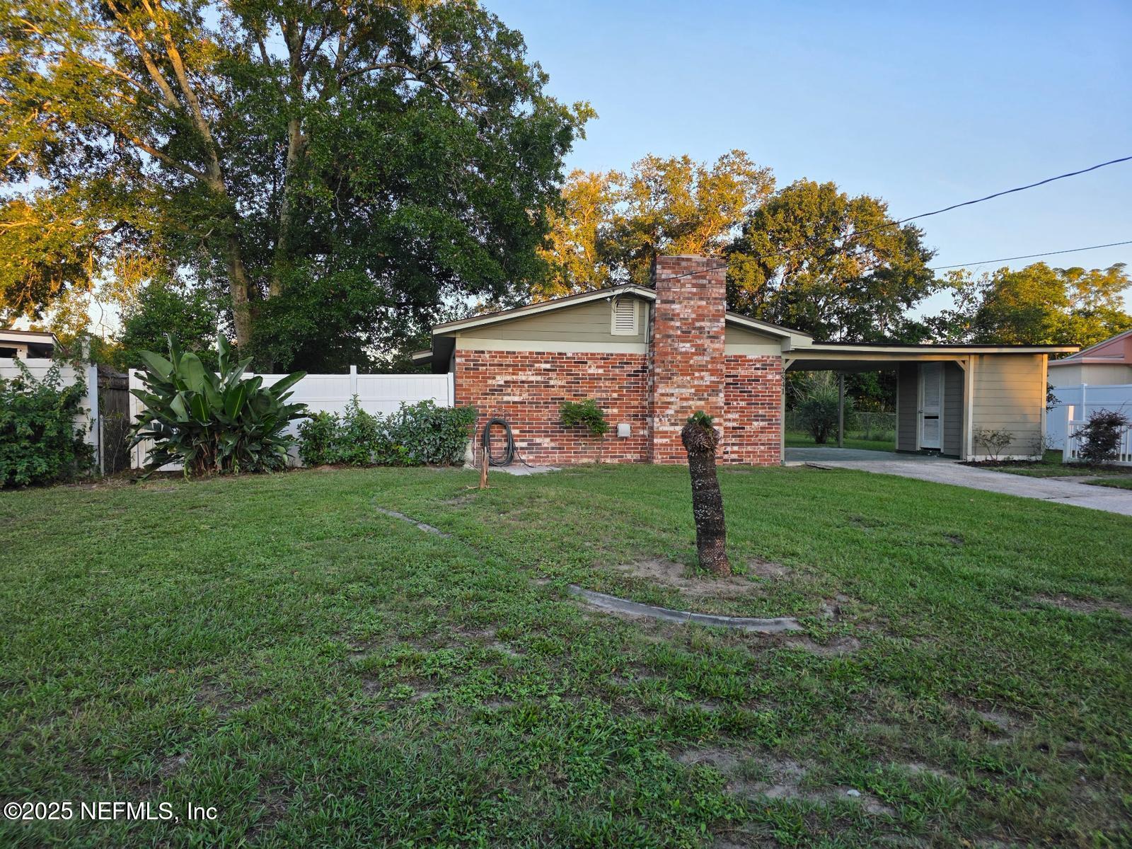 2841 DAFFODIL Circle W