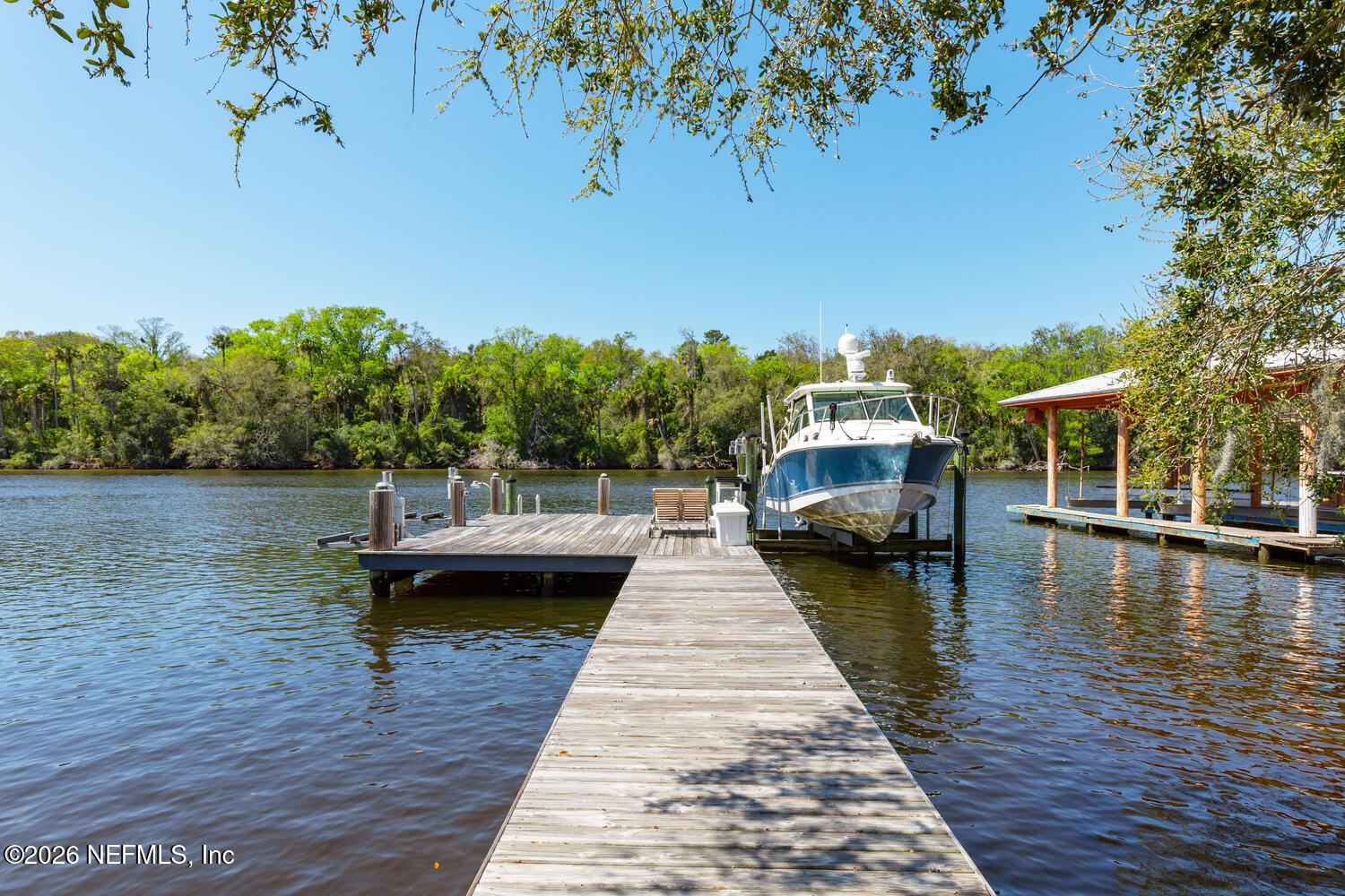 195 S ROSCOE Boulevard