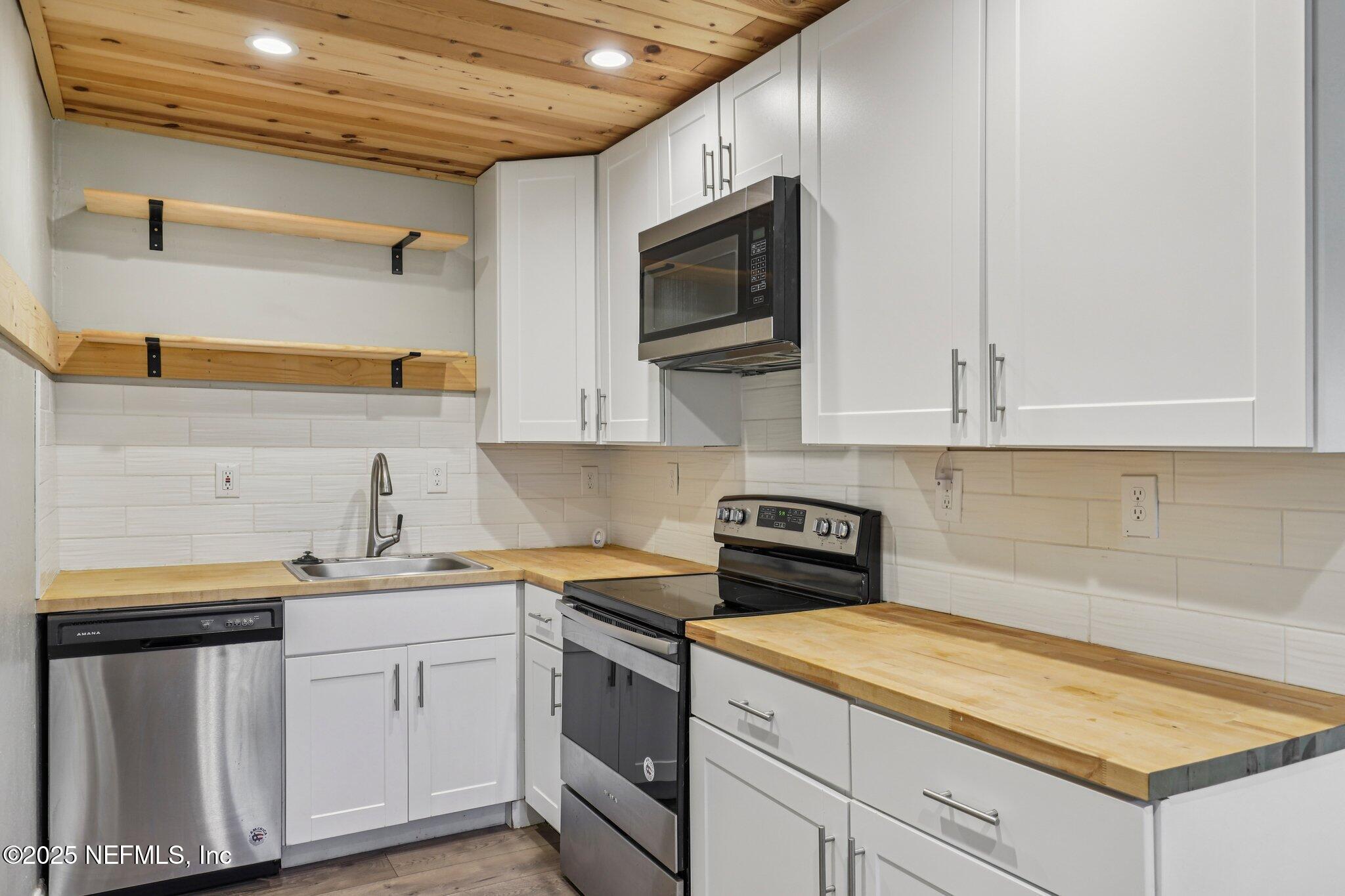 243 RAVENSWOOD Drive