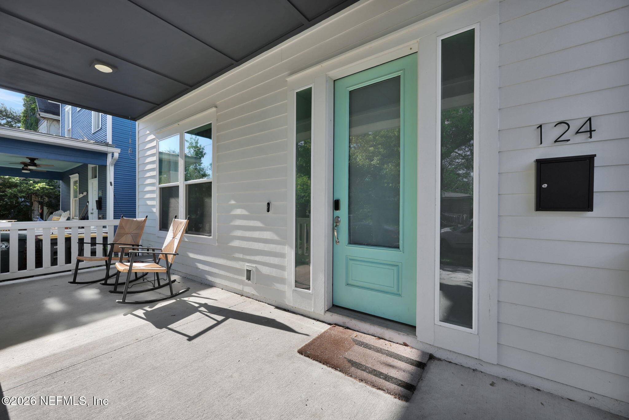 124 E 6TH Street
