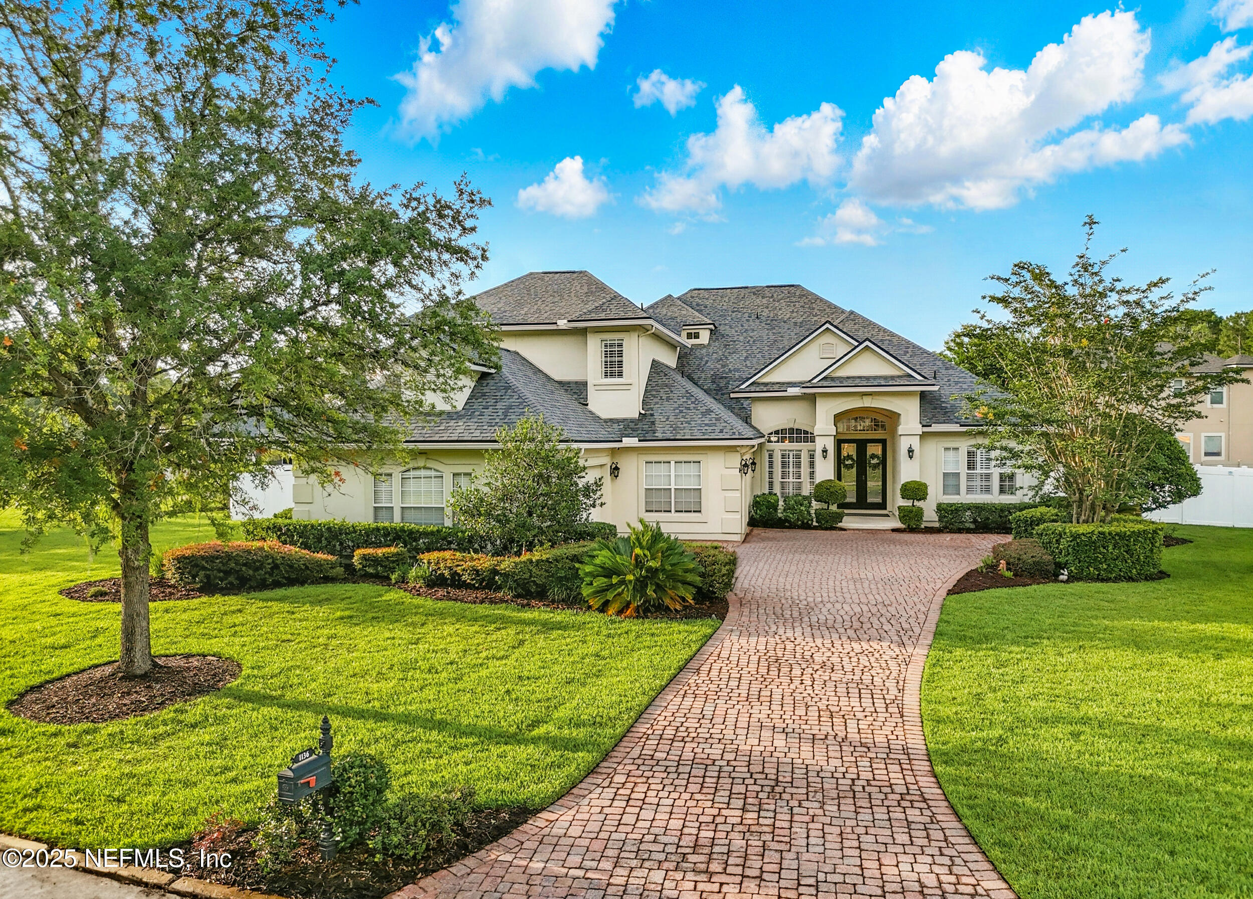 1136 W KESLEY Lane